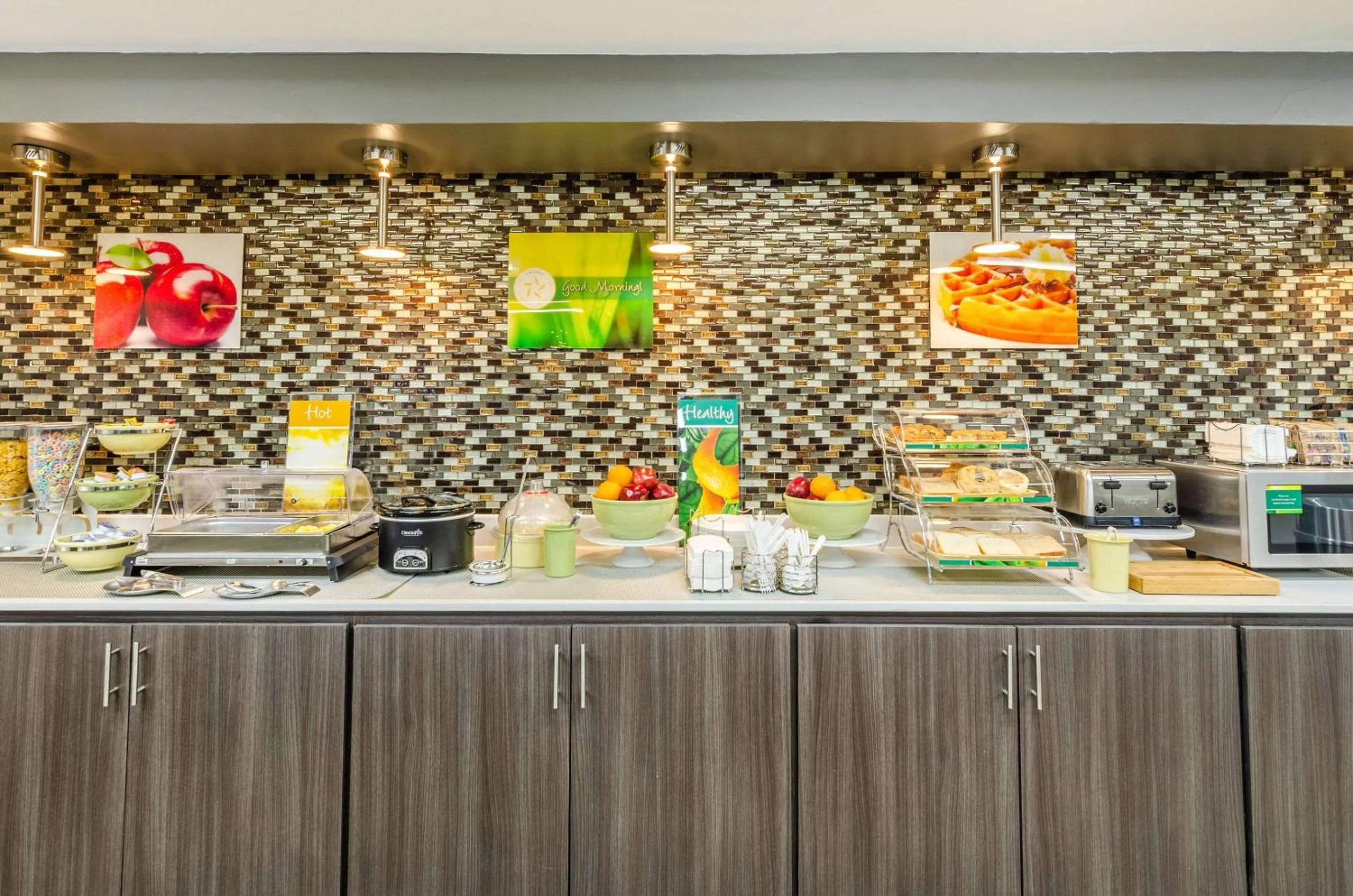 Restaurant/places to eat in Quality Inn