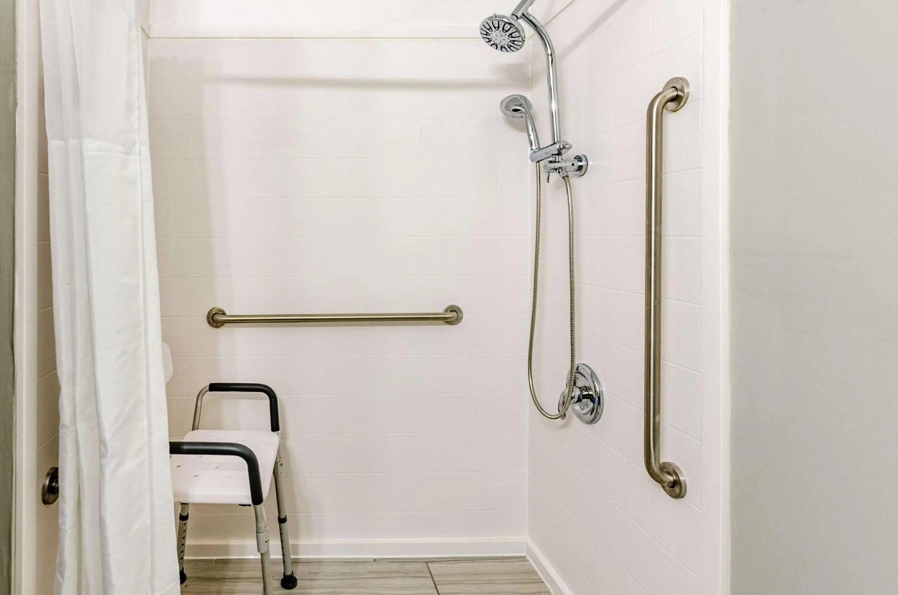 Bathroom in Quality Inn