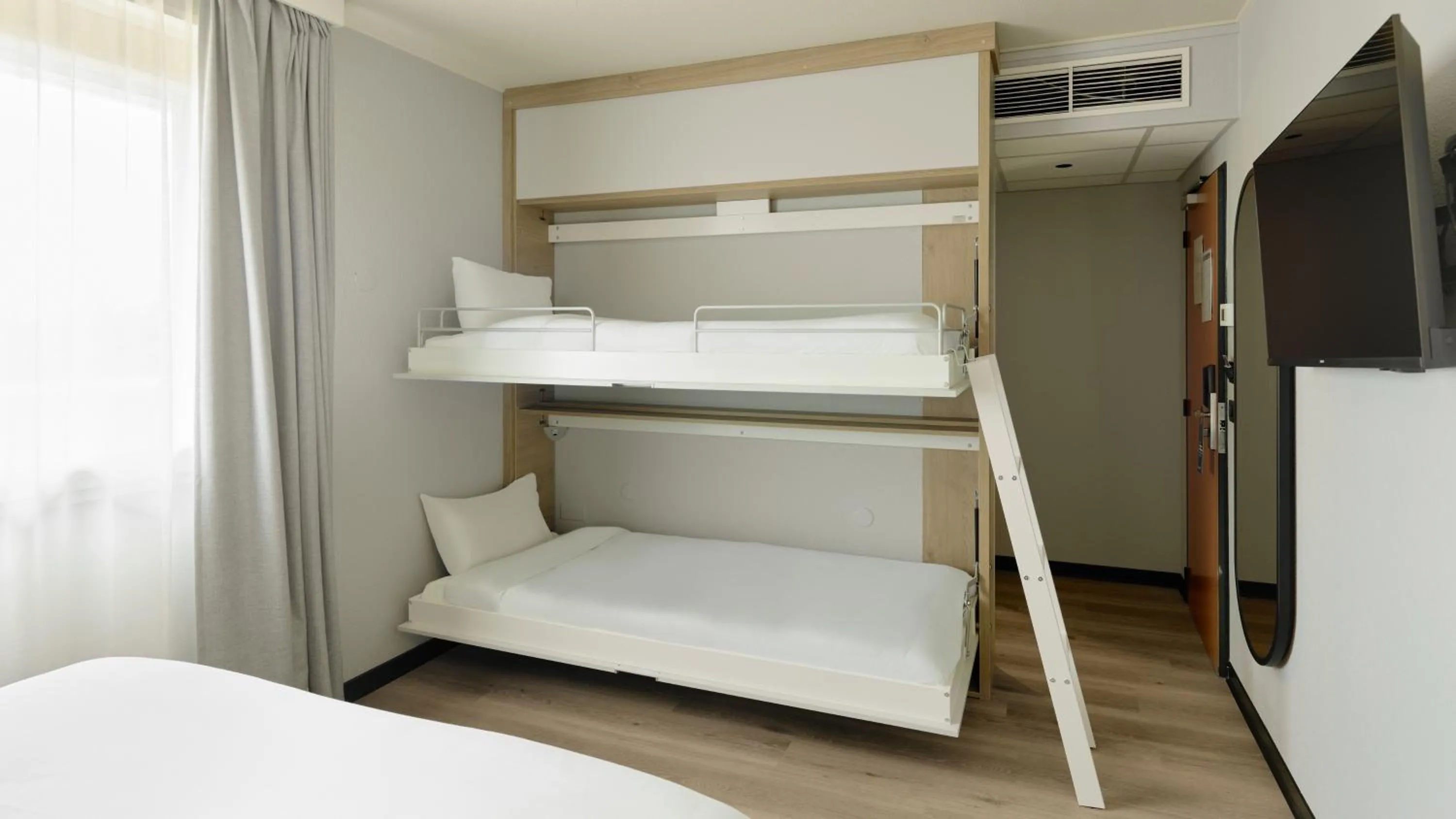 bunk bed, Bed in Campanile Marne la Vallée - Bussy Saint-Georges