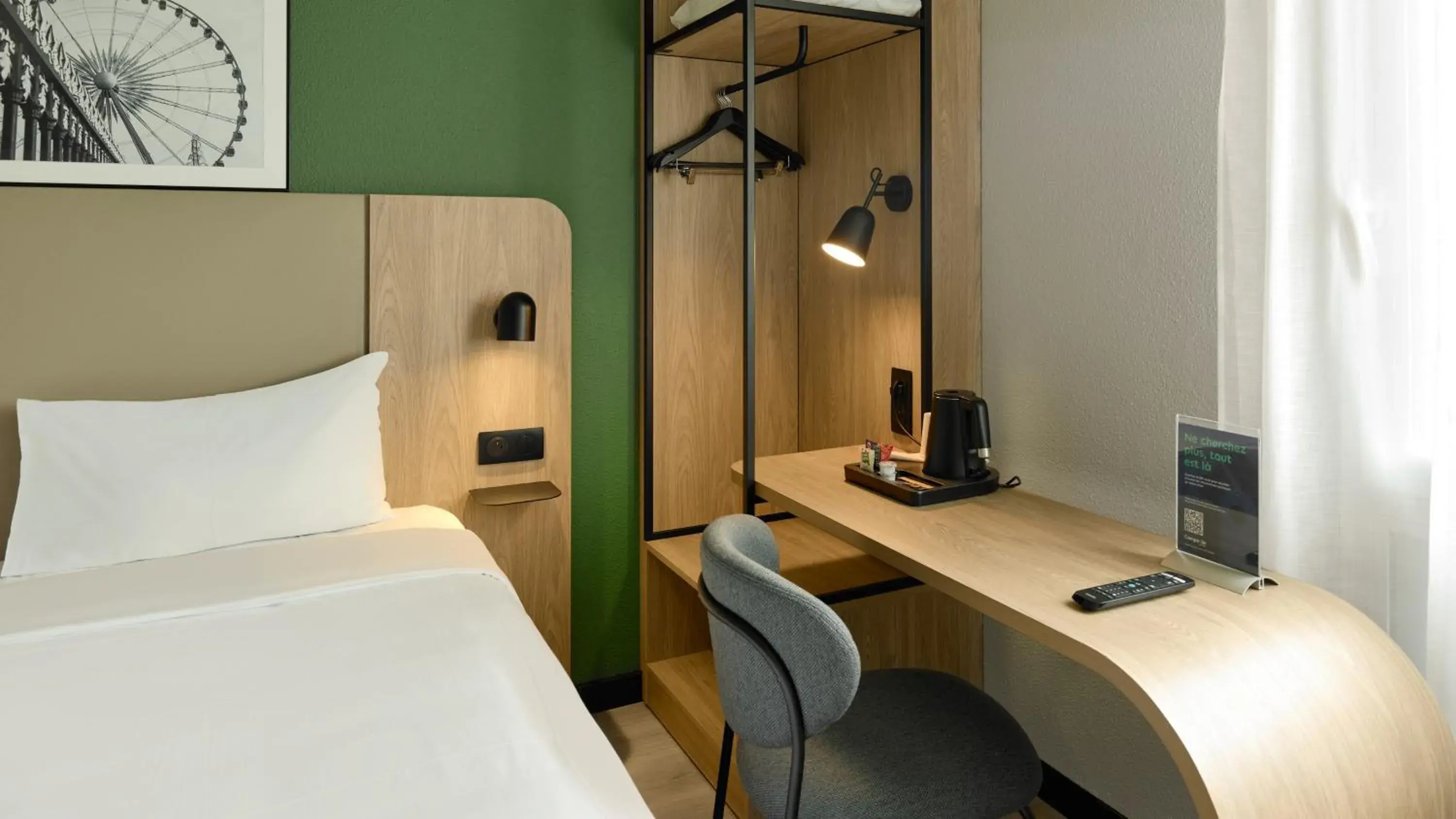 Photo of the whole room, Bed in Campanile Marne la Vallée - Bussy Saint-Georges Photo of the whole room, Bed in Campanile Marne la Vallée - Bussy Saint-Georges