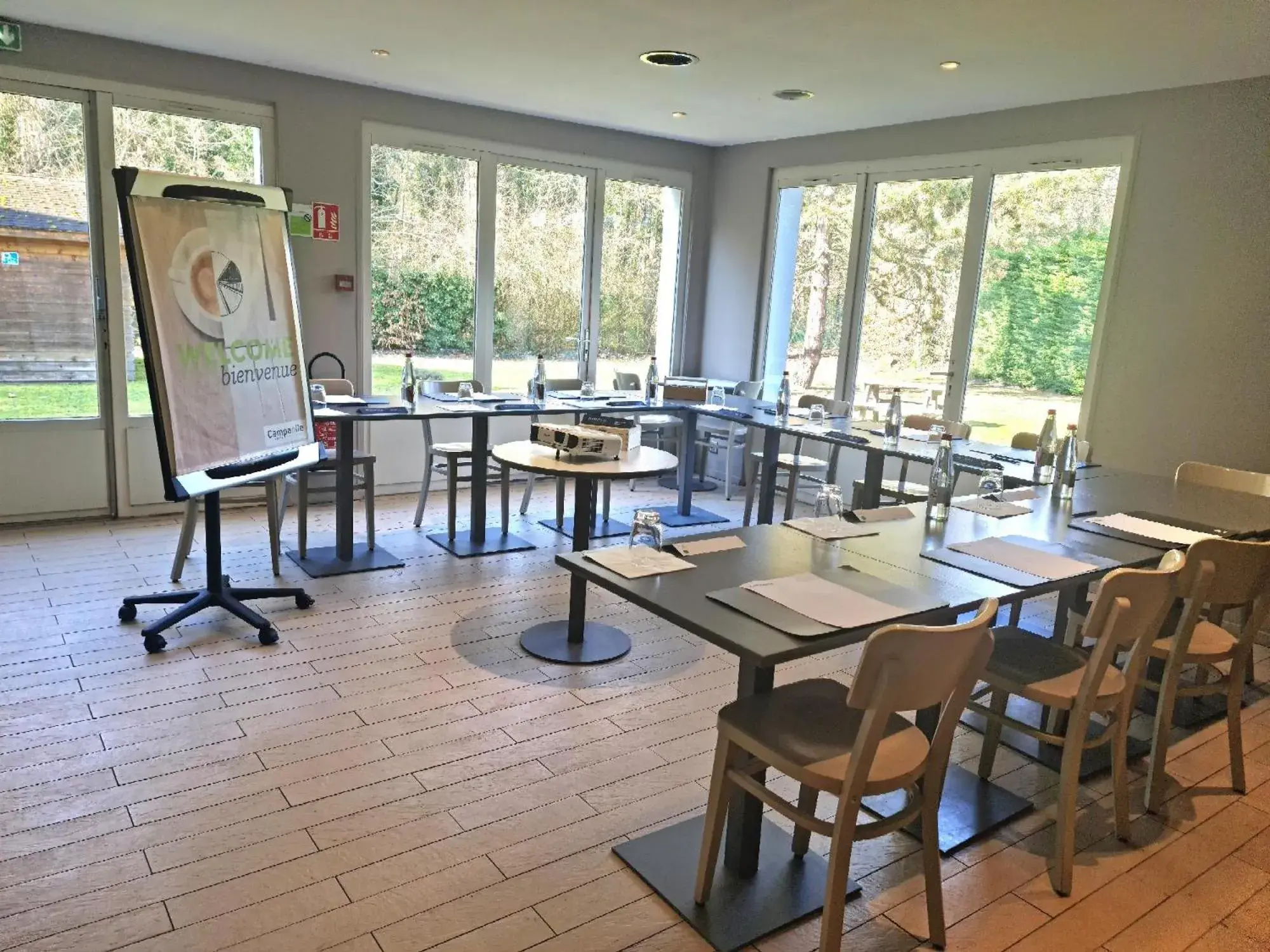 Property building in Campanile Hotel Chantilly Property building in Campanile Hotel Chantilly