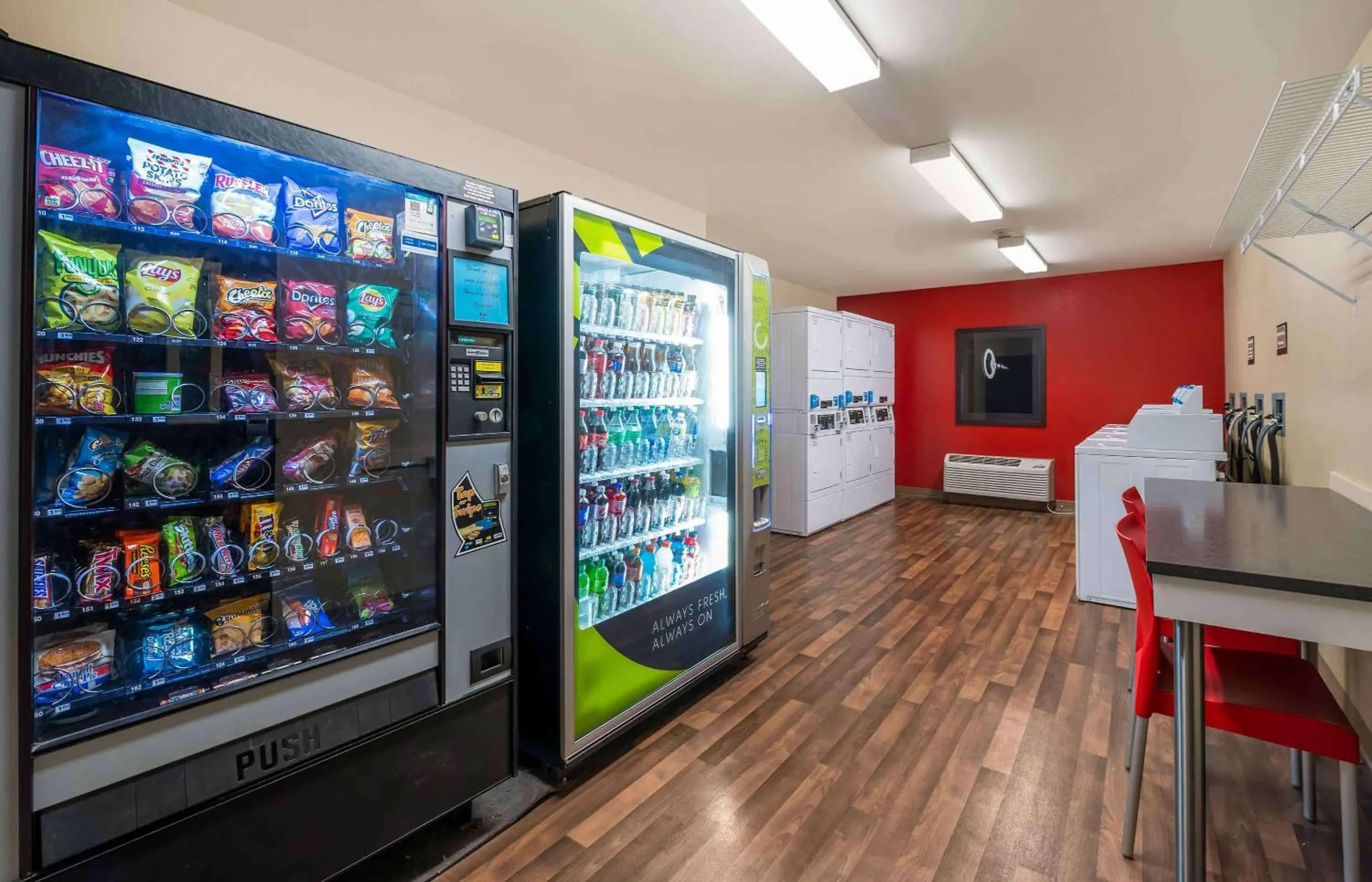 Property building in Extended Stay America Suites - Champaign - Urbana Property building in Extended Stay America Suites - Champaign - Urbana