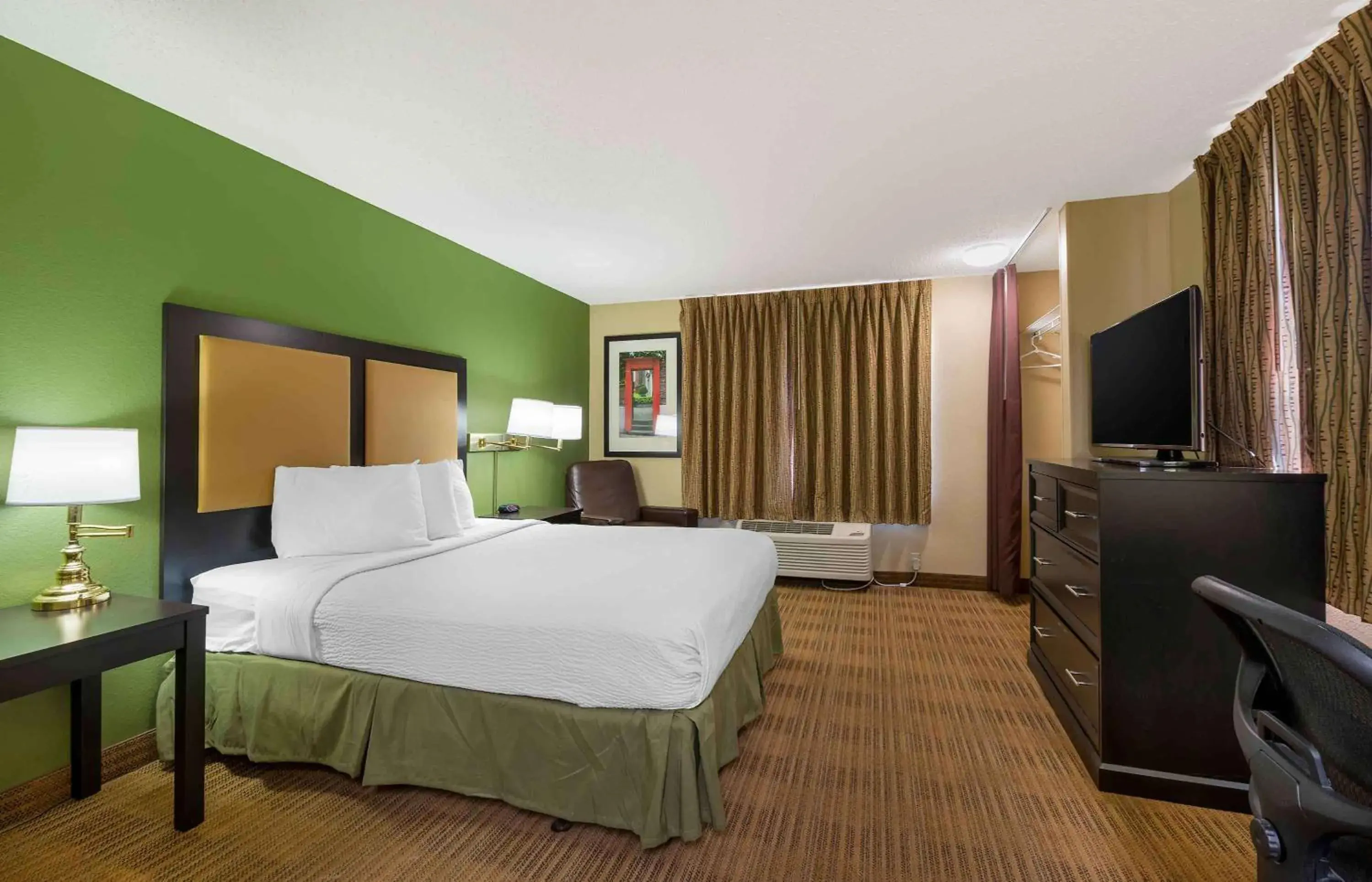 Bedroom, Bed in Extended Stay America Suites - Champaign - Urbana Bedroom, Bed in Extended Stay America Suites - Champaign - Urbana