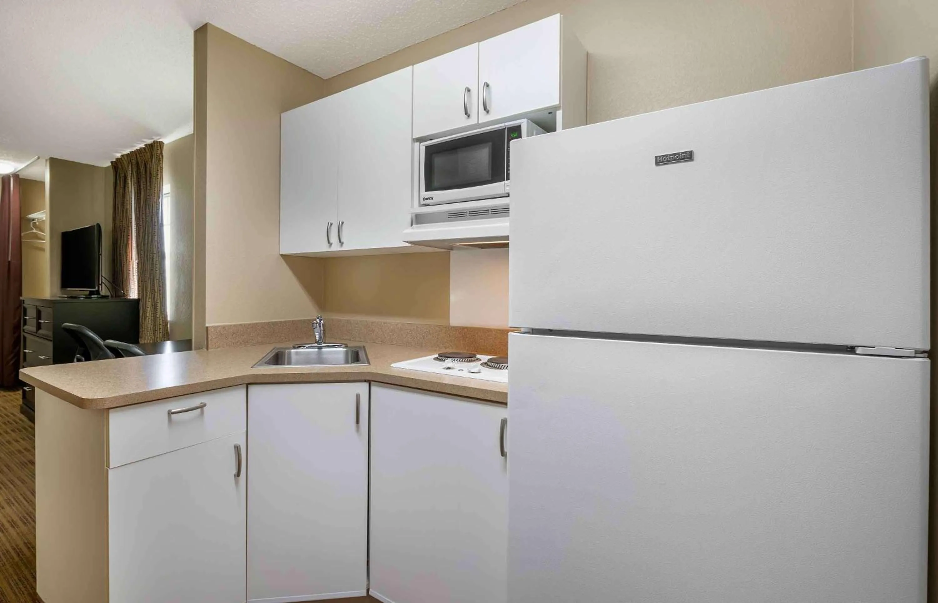 Bedroom in Extended Stay America Suites - Champaign - Urbana