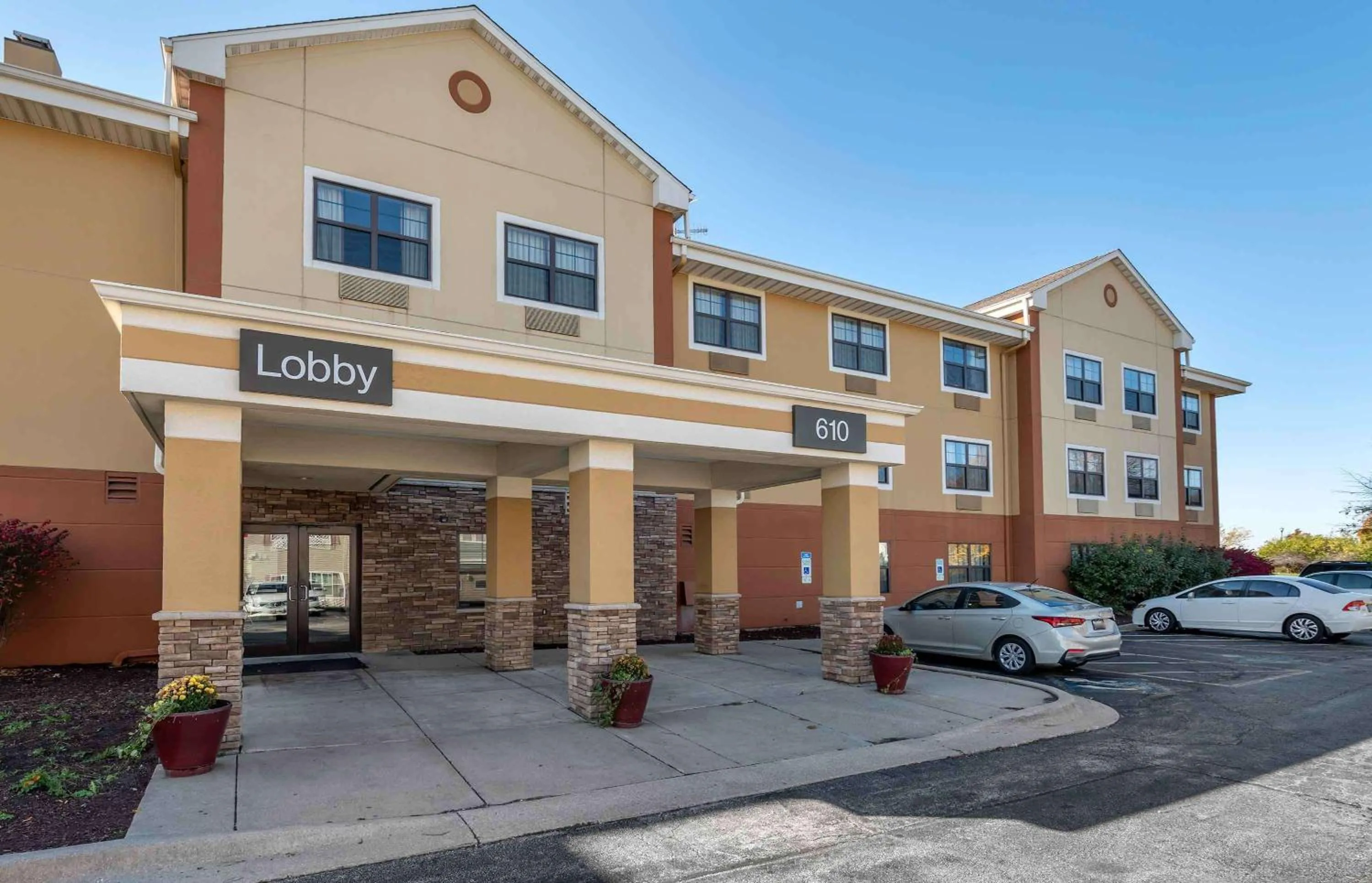 Property building in Extended Stay America Suites - Champaign - Urbana
