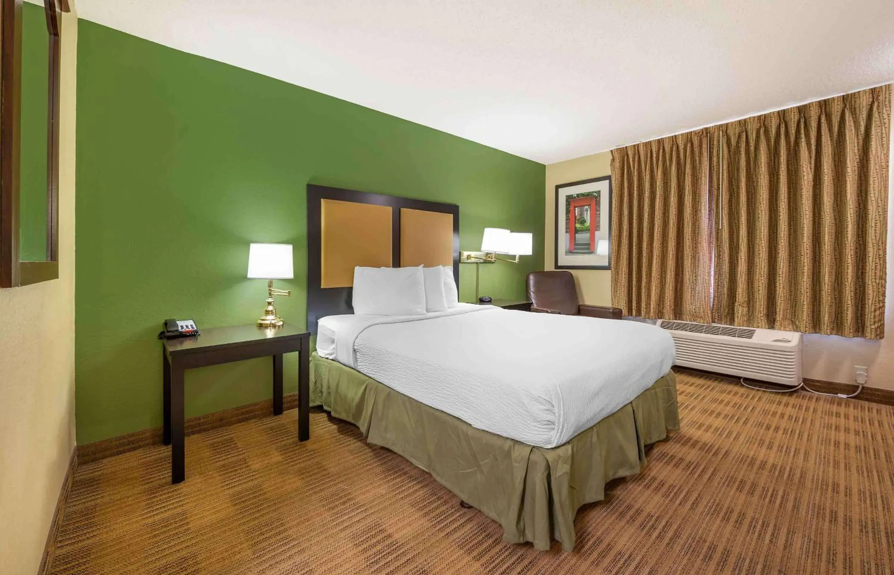 Bedroom, Bed in Extended Stay America Suites - Champaign - Urbana Bedroom, Bed in Extended Stay America Suites - Champaign - Urbana