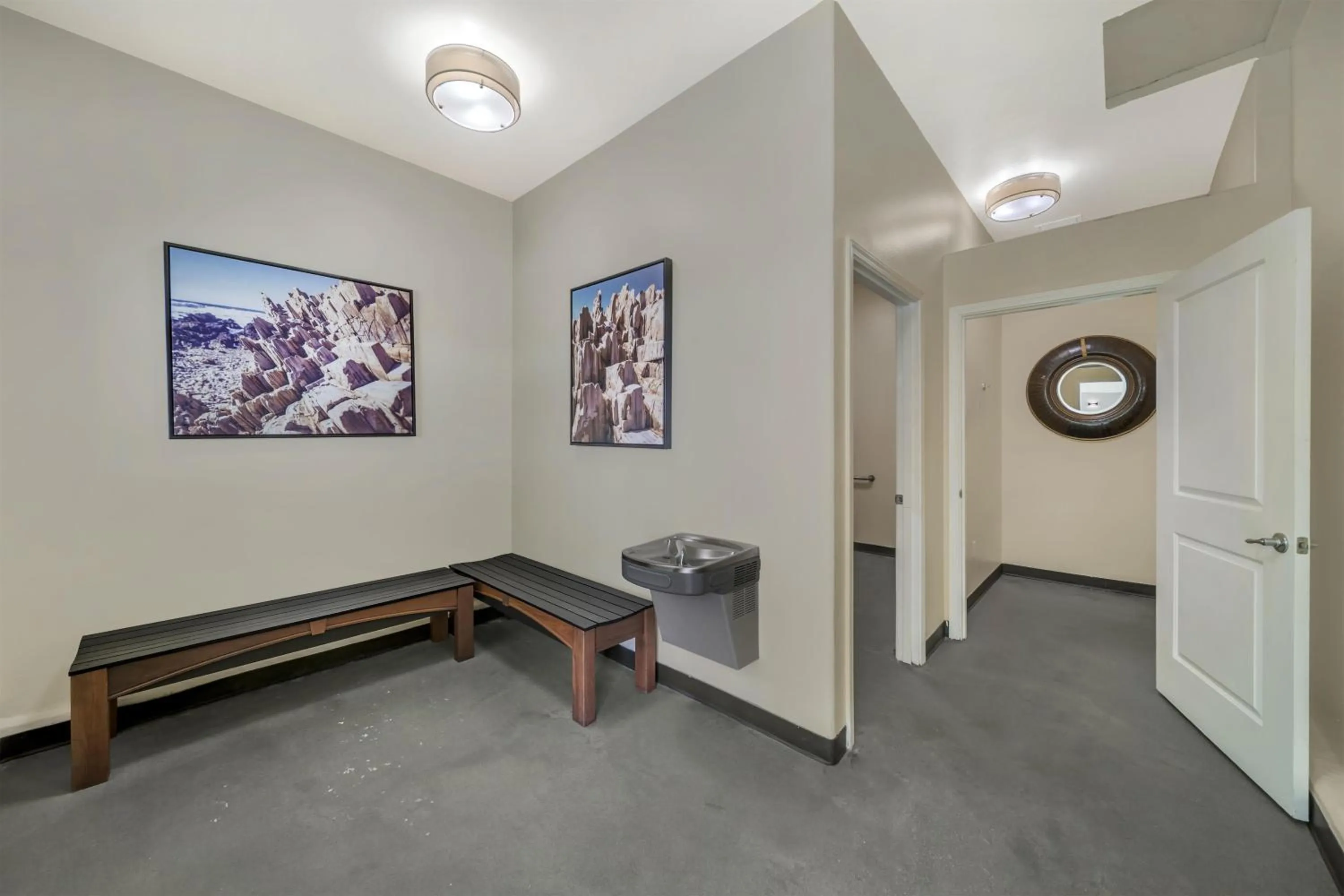 Property building in Best Western Plus Northwoods Inn