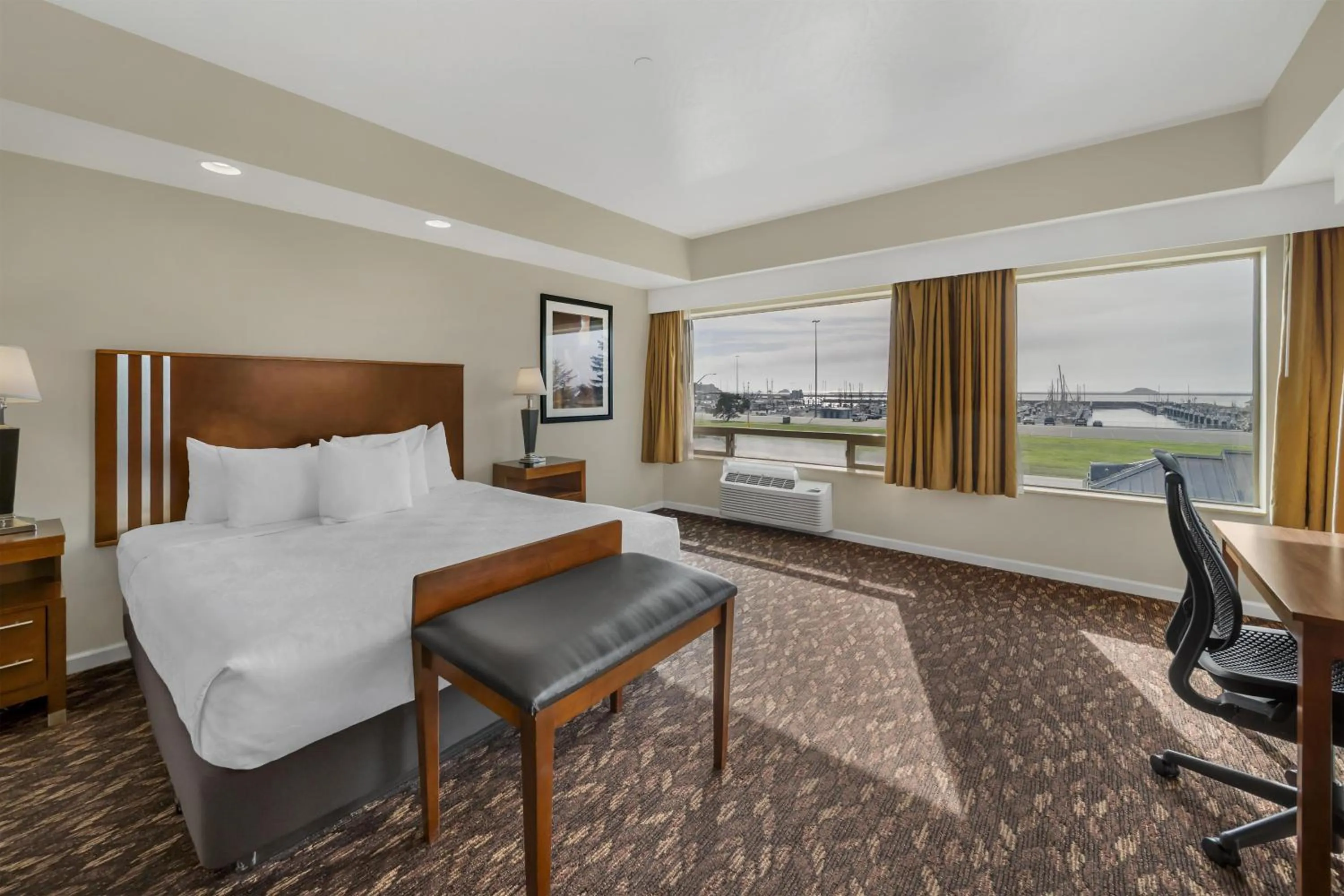 Bedroom, Bed in Best Western Plus Northwoods Inn