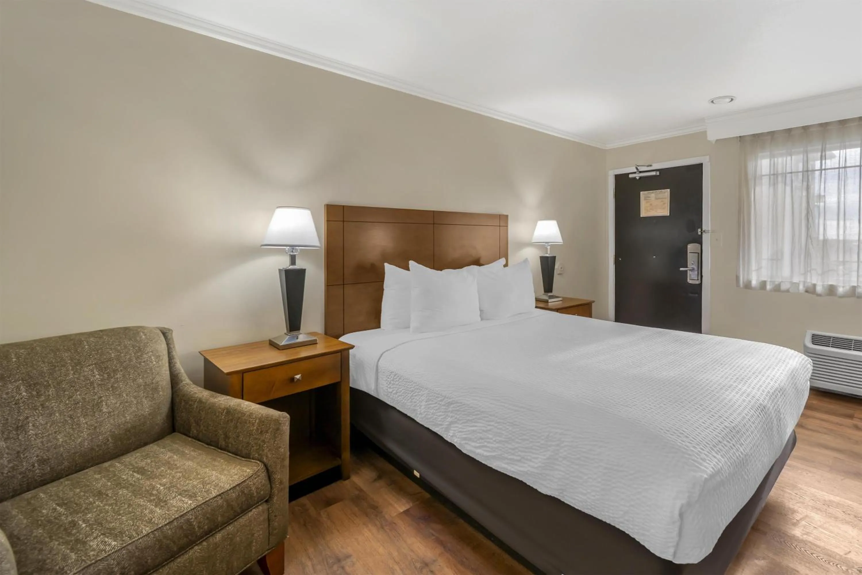 Bedroom, Bed in Best Western Plus Northwoods Inn