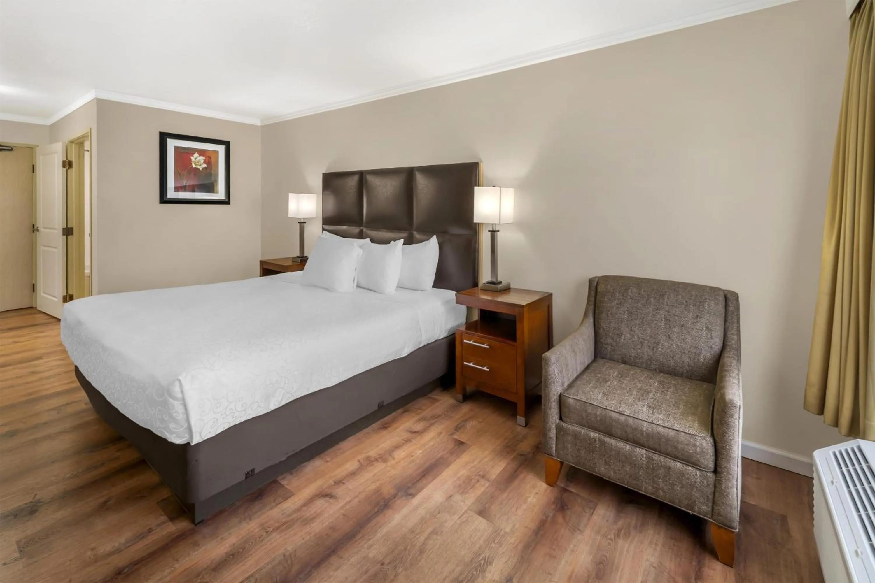 Bedroom, Bed in Best Western Plus Northwoods Inn