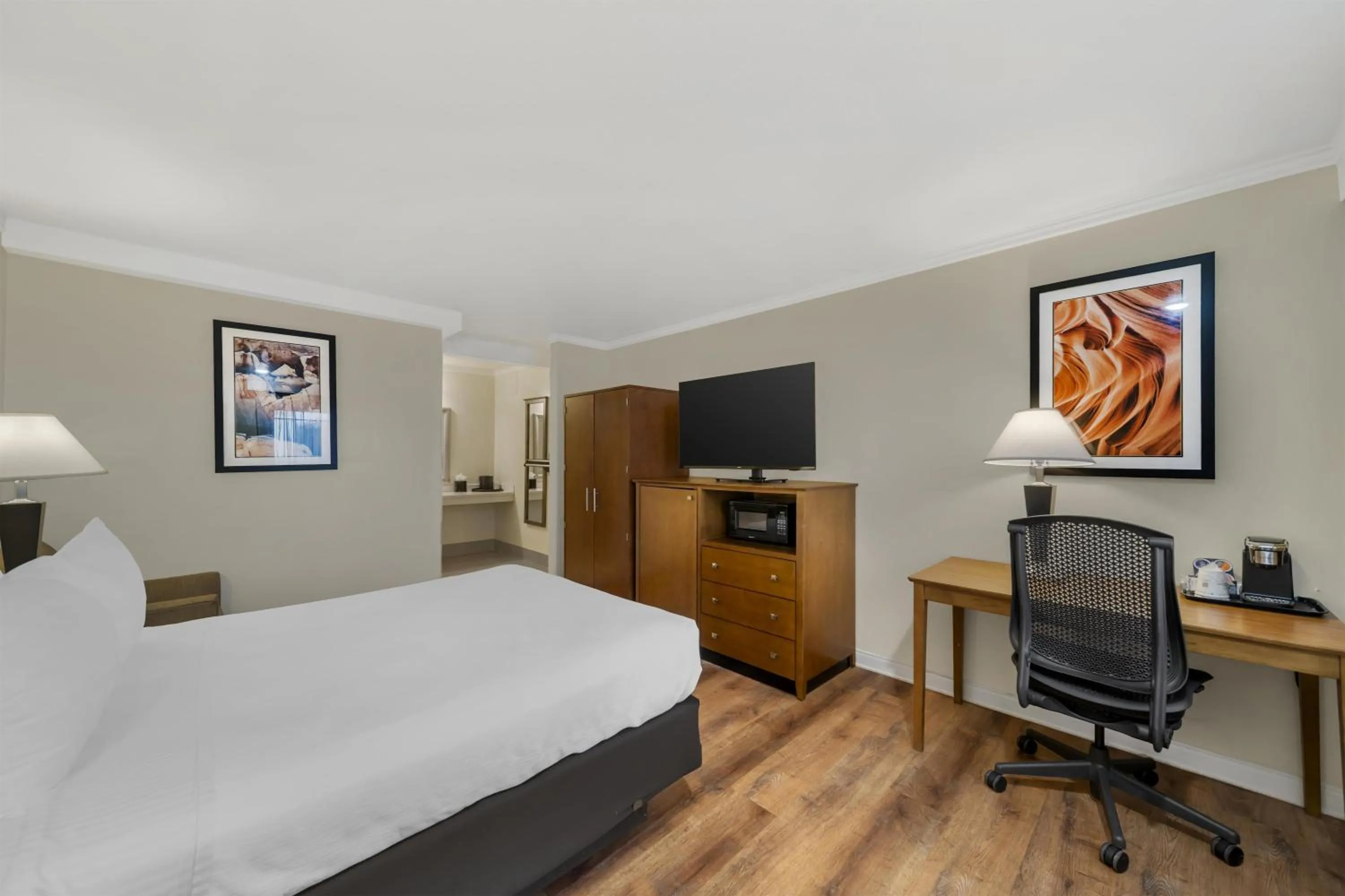 Bedroom, Bed in Best Western Plus Northwoods Inn