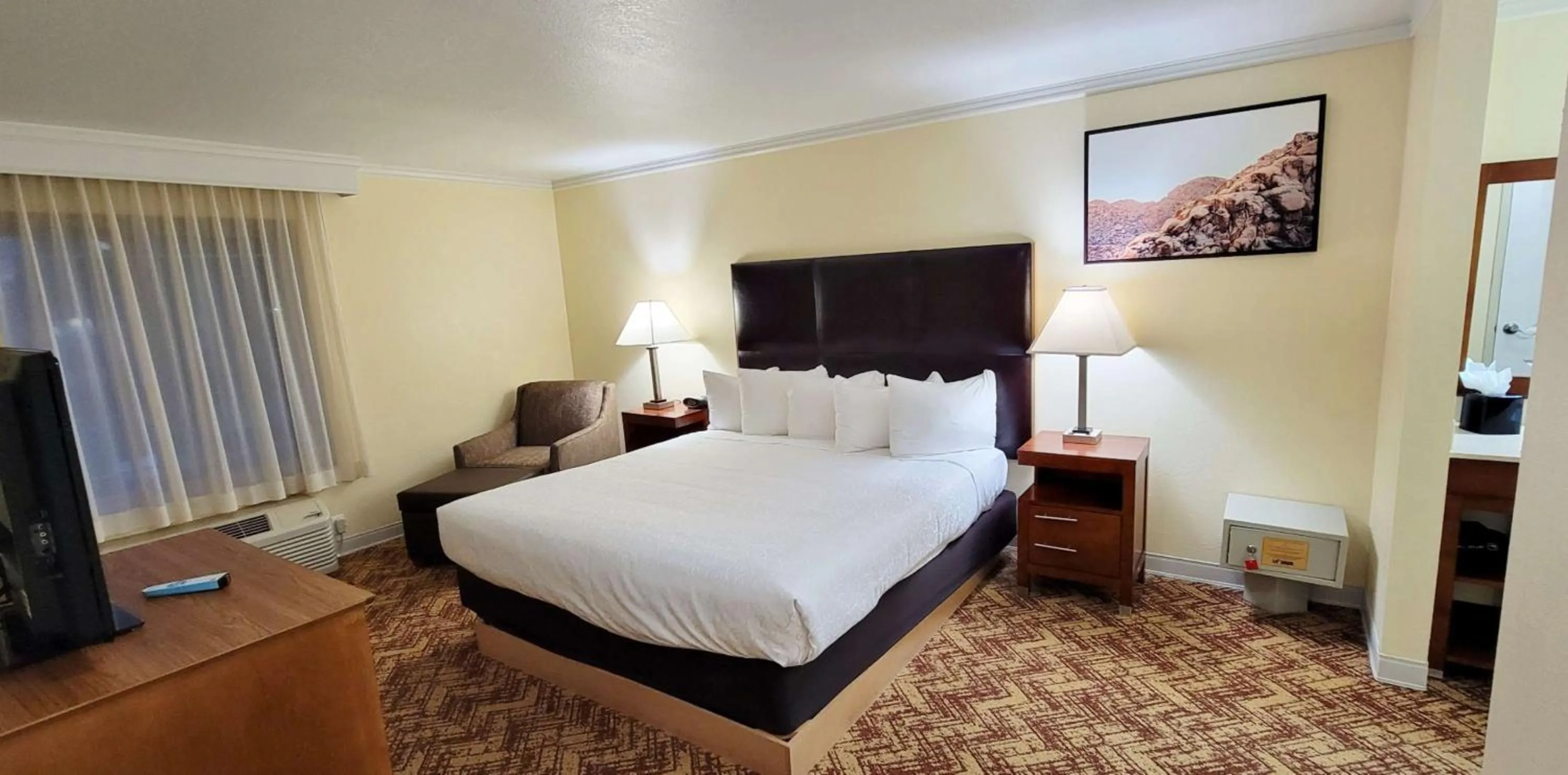 King Room with Spa Bath - Non-Smoking in Best Western Plus Northwoods Inn