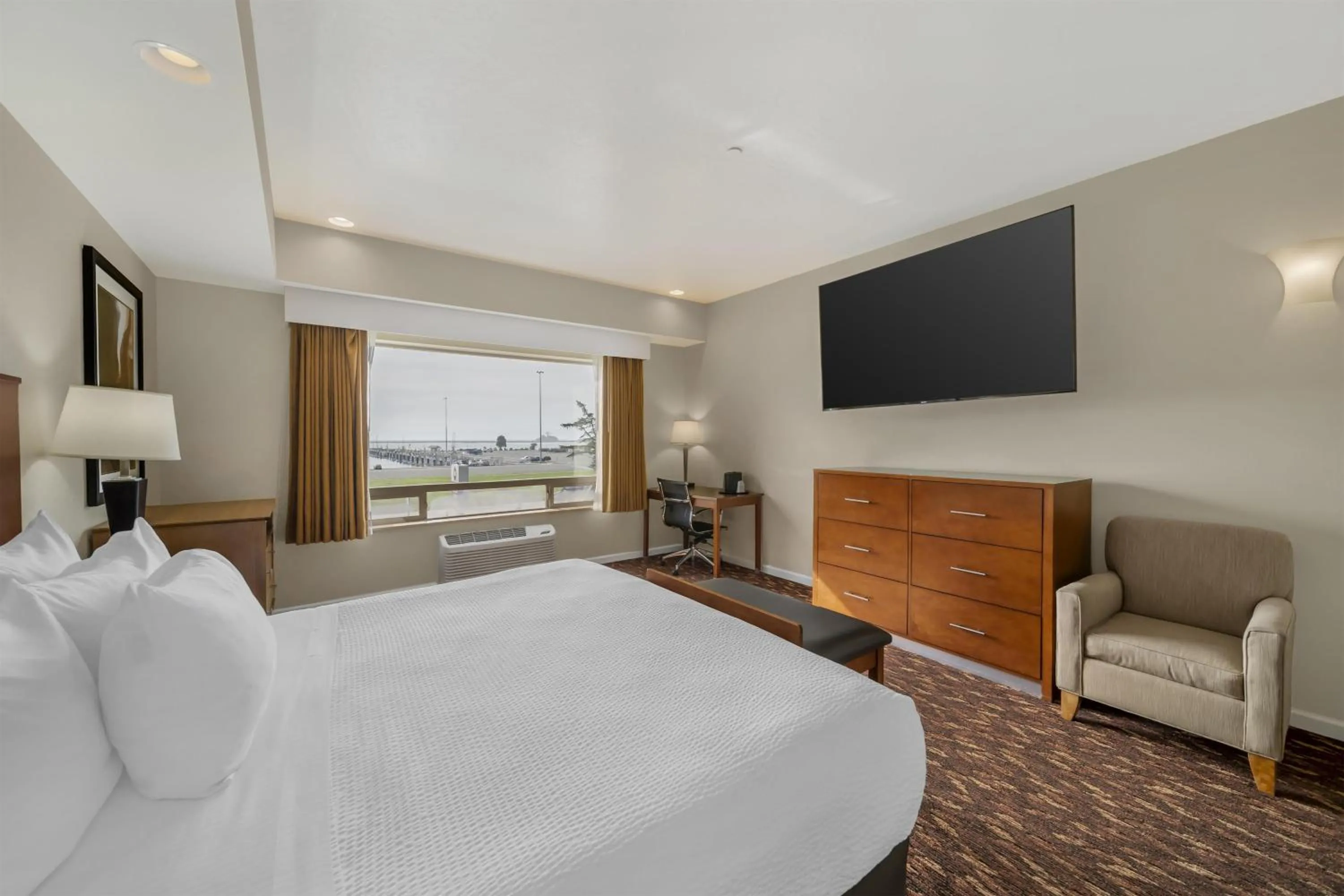 Bedroom, Bed in Best Western Plus Northwoods Inn