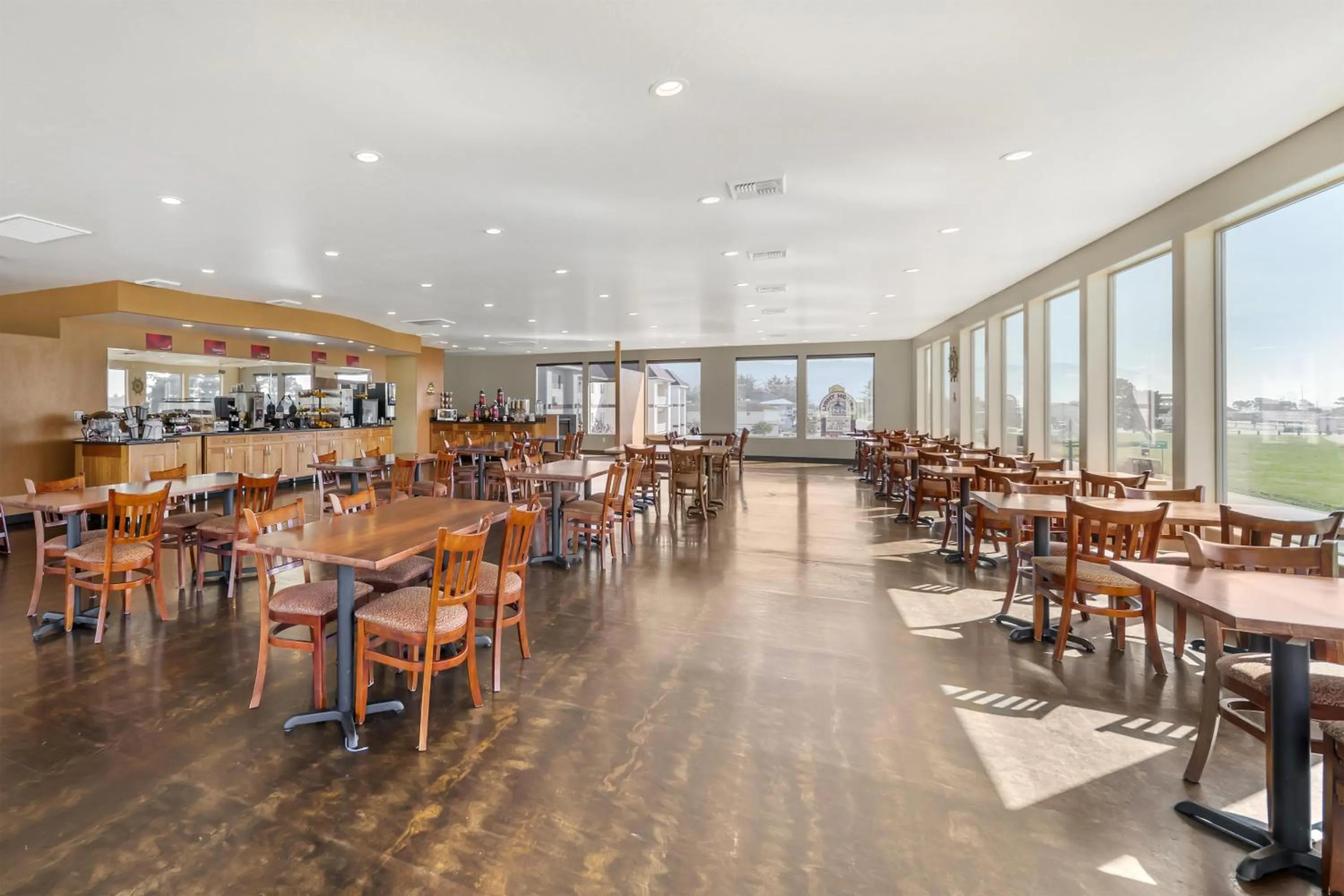 Breakfast in Best Western Plus Northwoods Inn