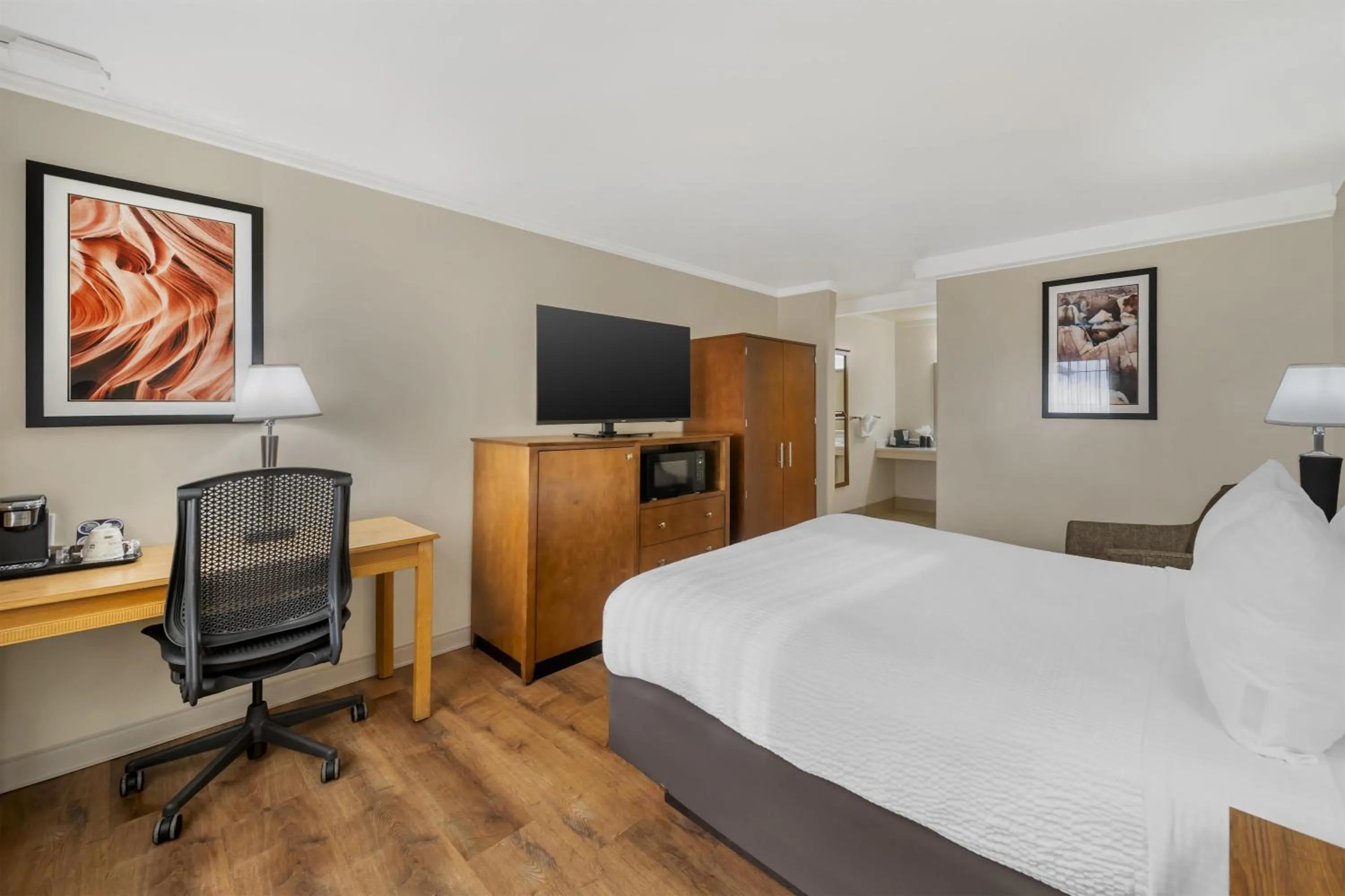 Bedroom, Bed in Best Western Plus Northwoods Inn