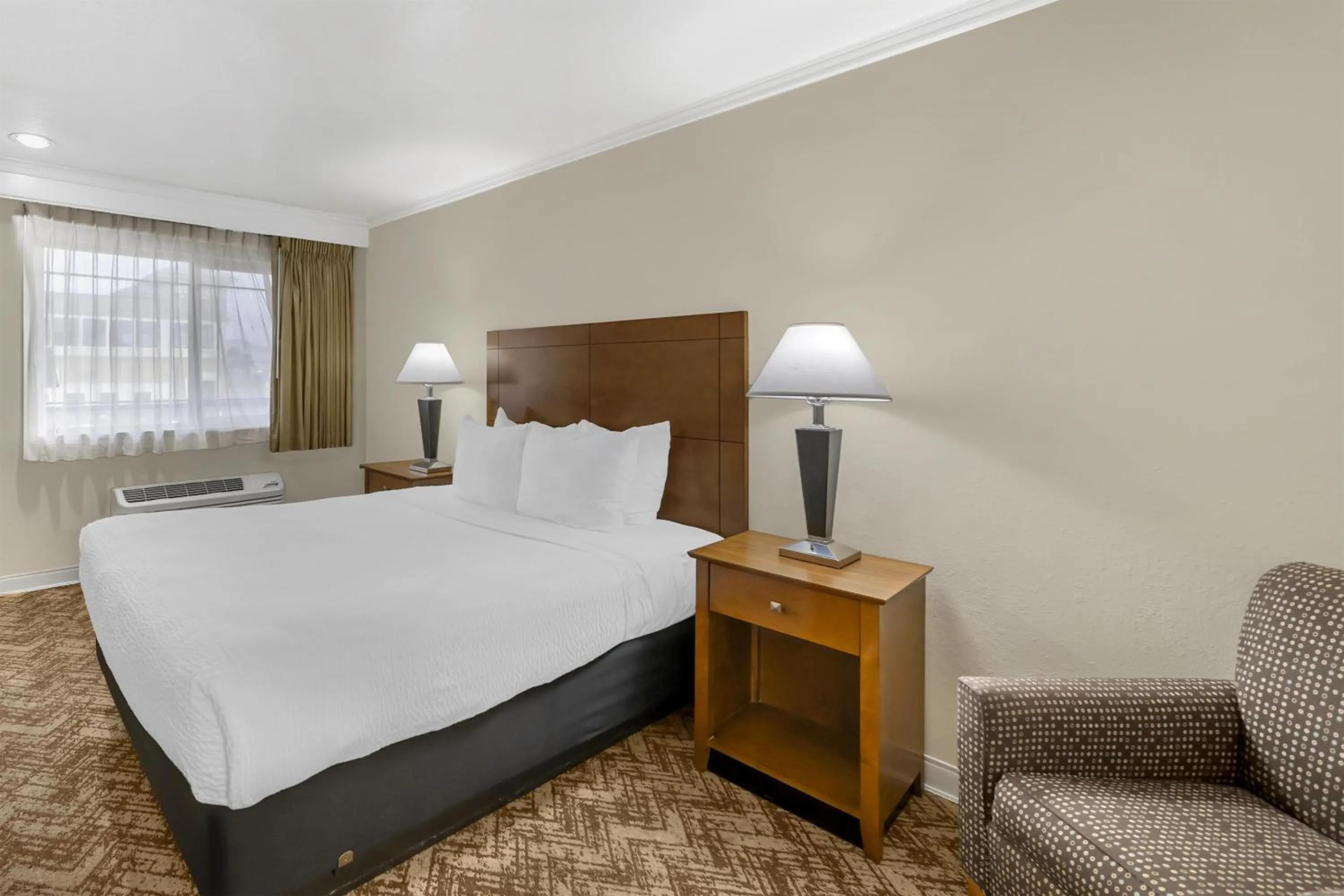 Bedroom, Bed in Best Western Plus Northwoods Inn