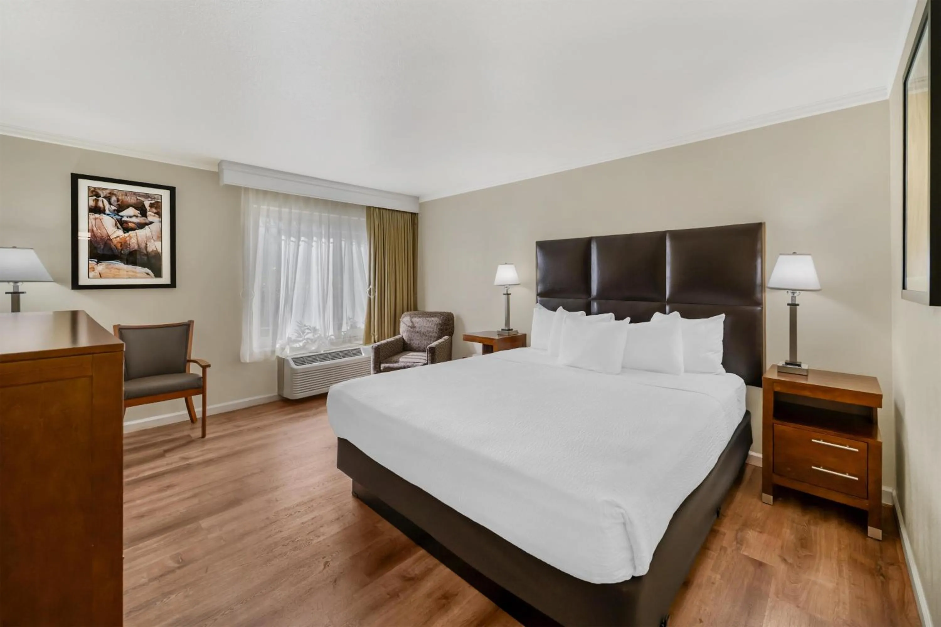 Bedroom, Bed in Best Western Plus Northwoods Inn