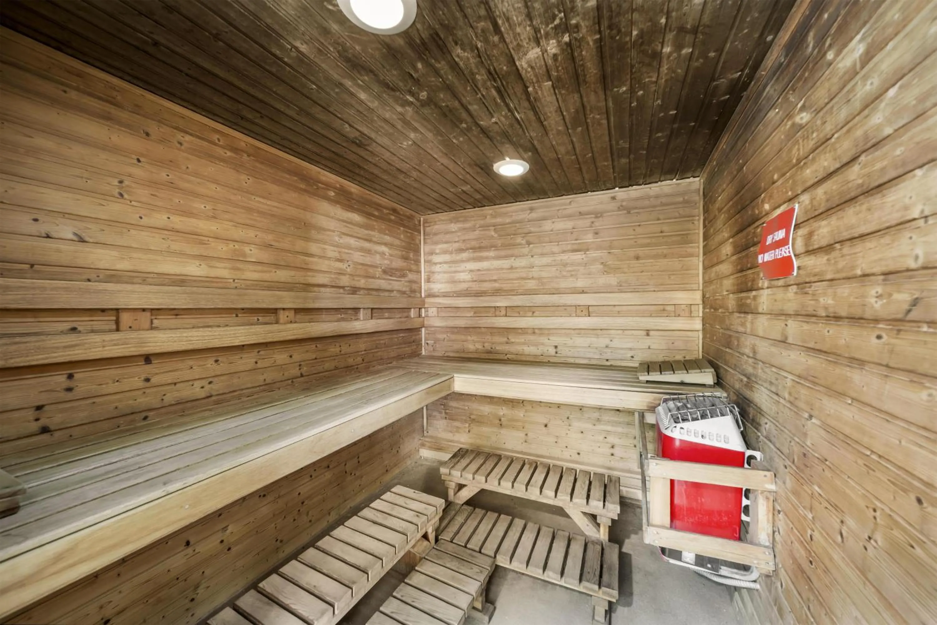 Property building in Best Western Plus Northwoods Inn