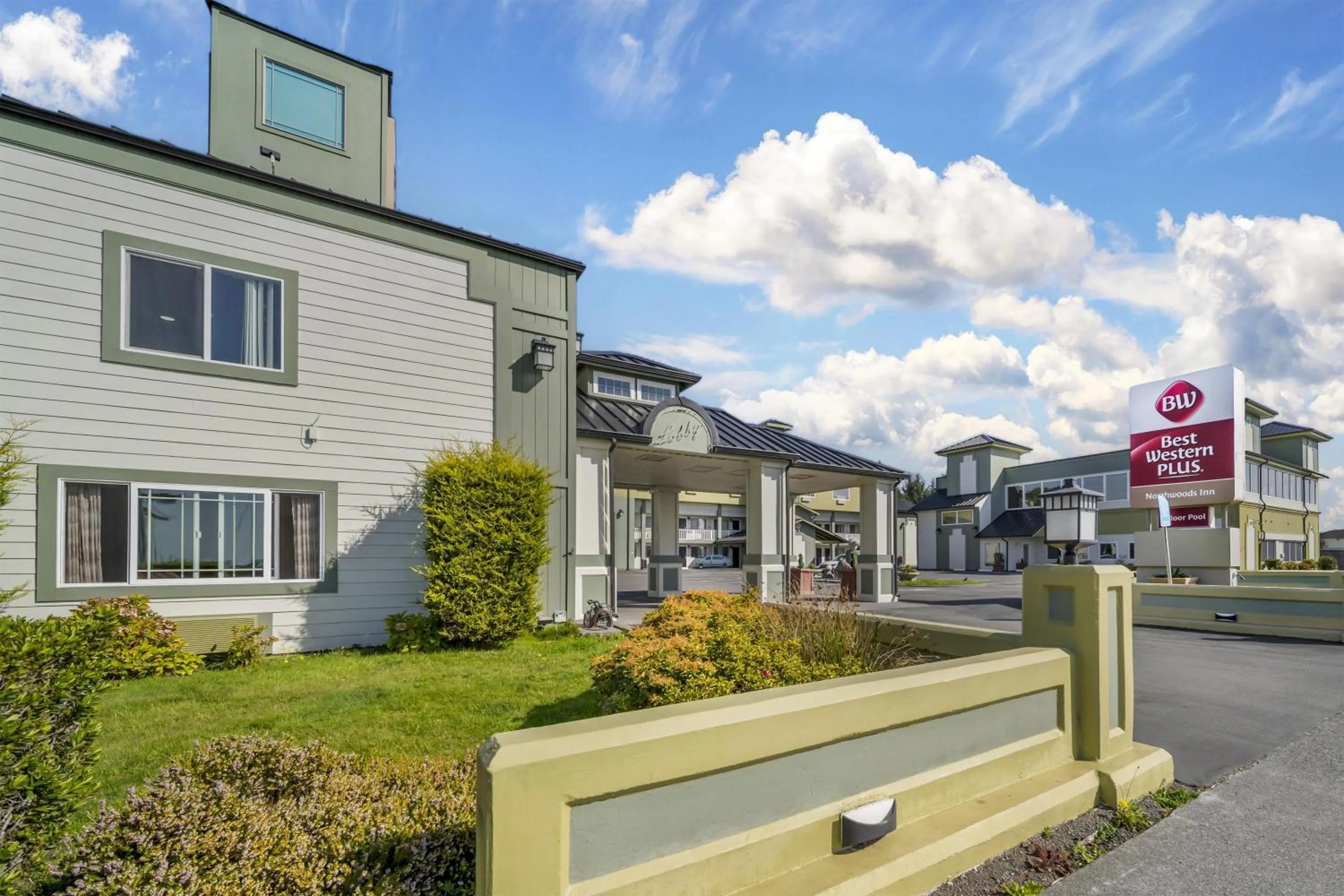 Property building in Best Western Plus Northwoods Inn