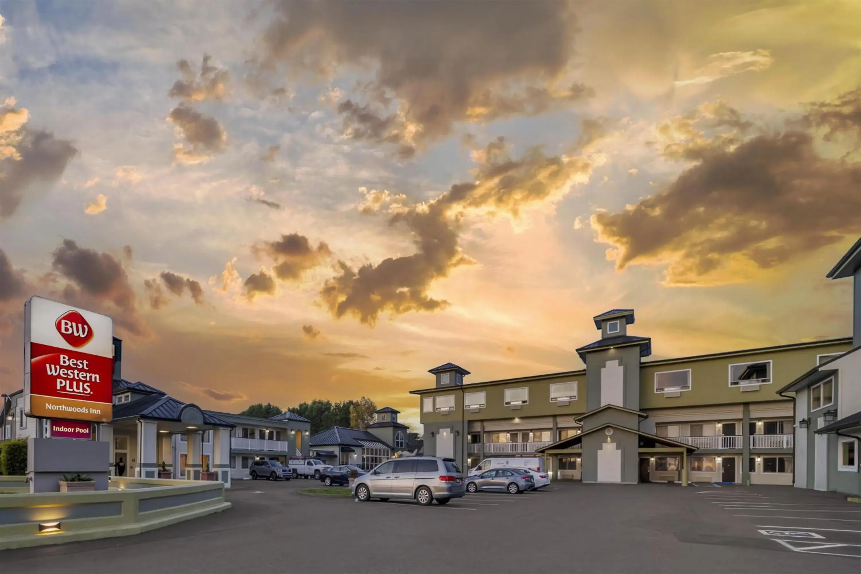 Property building in Best Western Plus Northwoods Inn Property building in Best Western Plus Northwoods Inn