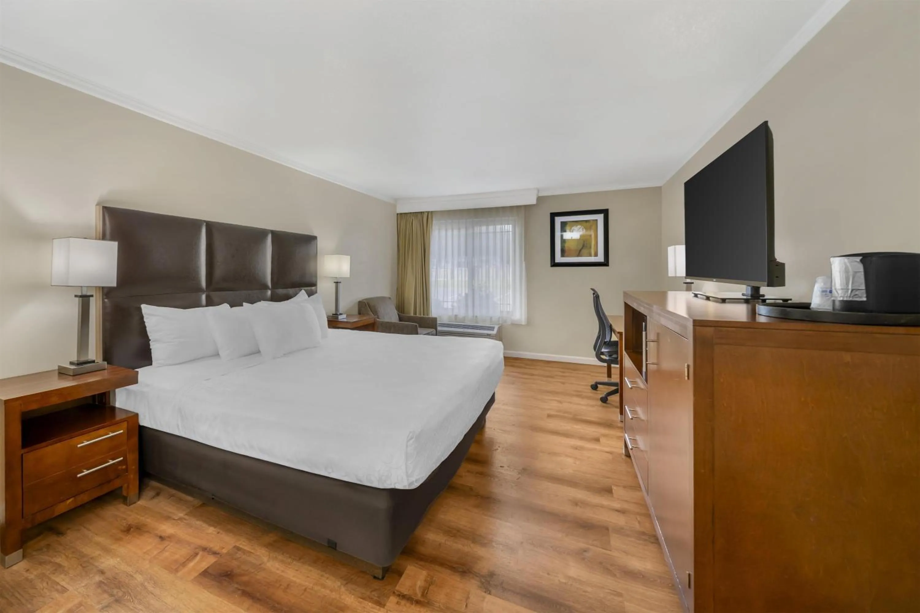 Bedroom, Bed in Best Western Plus Northwoods Inn