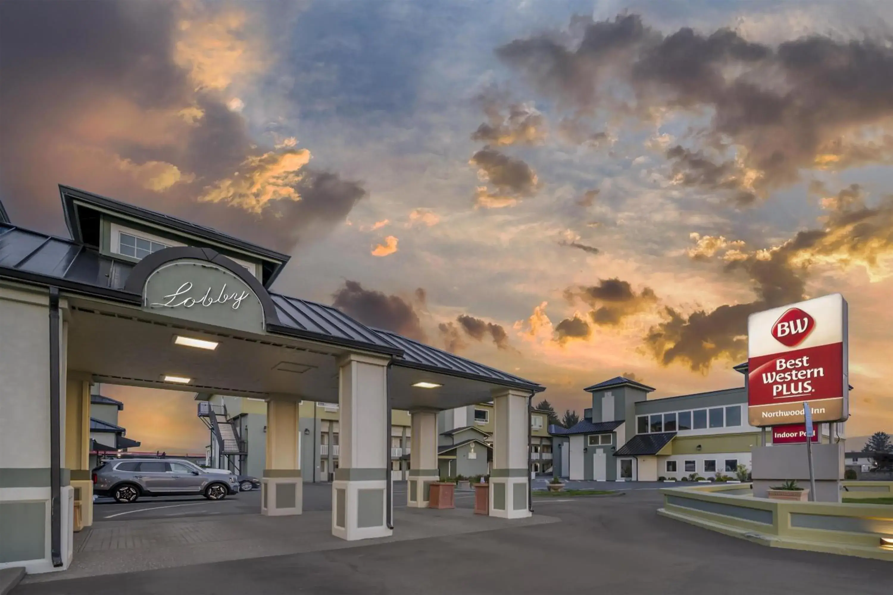 Property building in Best Western Plus Northwoods Inn Property building in Best Western Plus Northwoods Inn