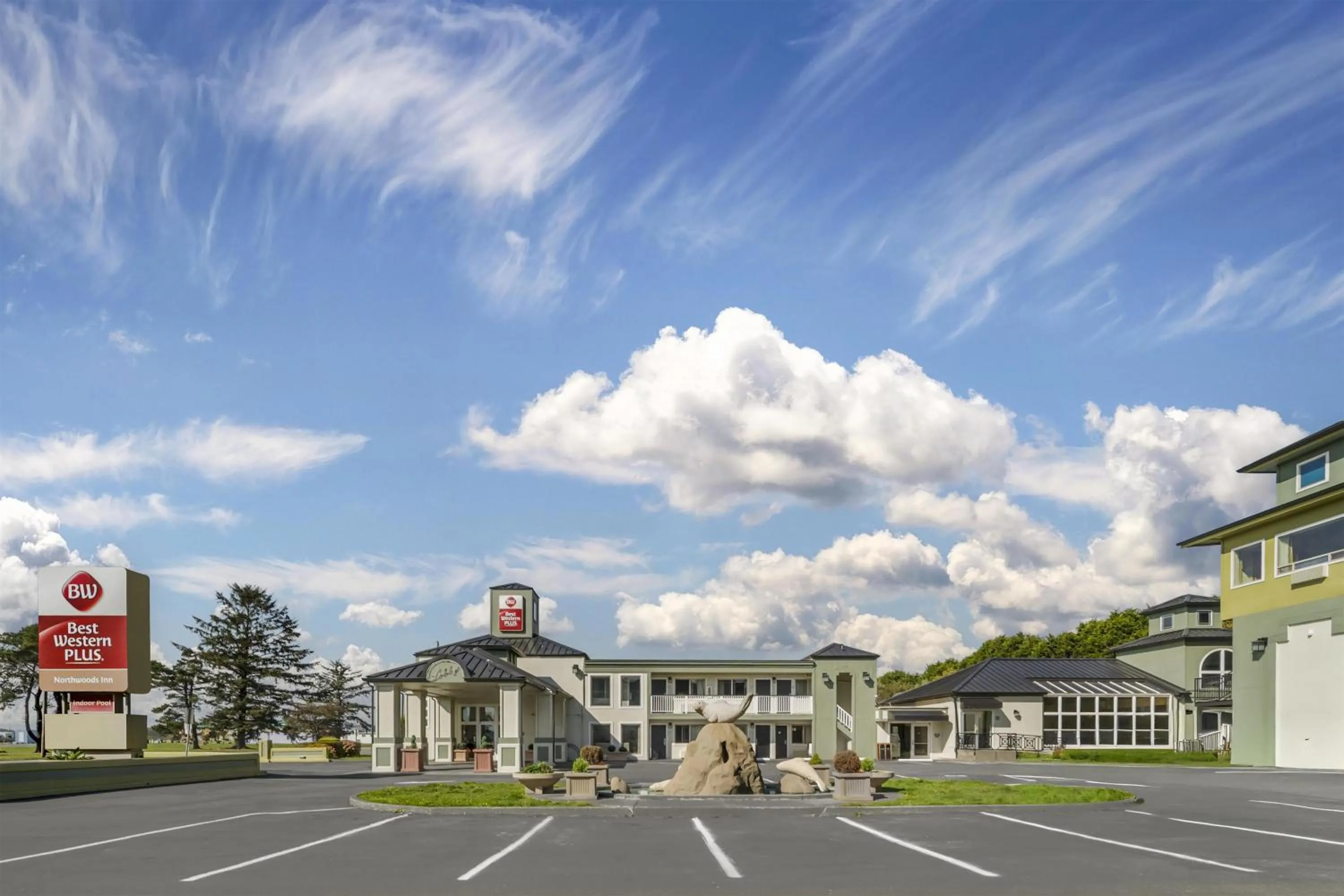 Property building in Best Western Plus Northwoods Inn