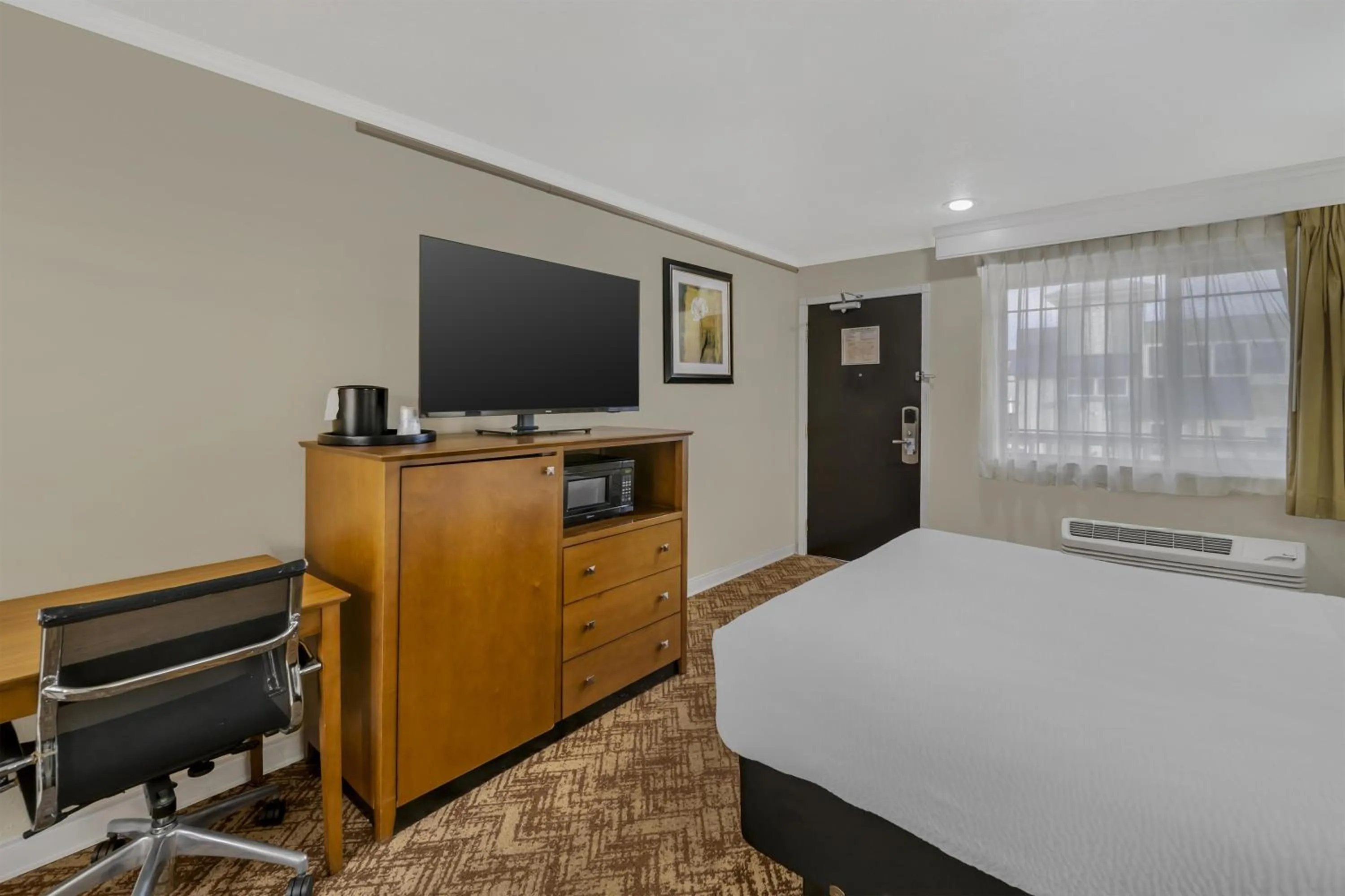 Bedroom, Bed in Best Western Plus Northwoods Inn