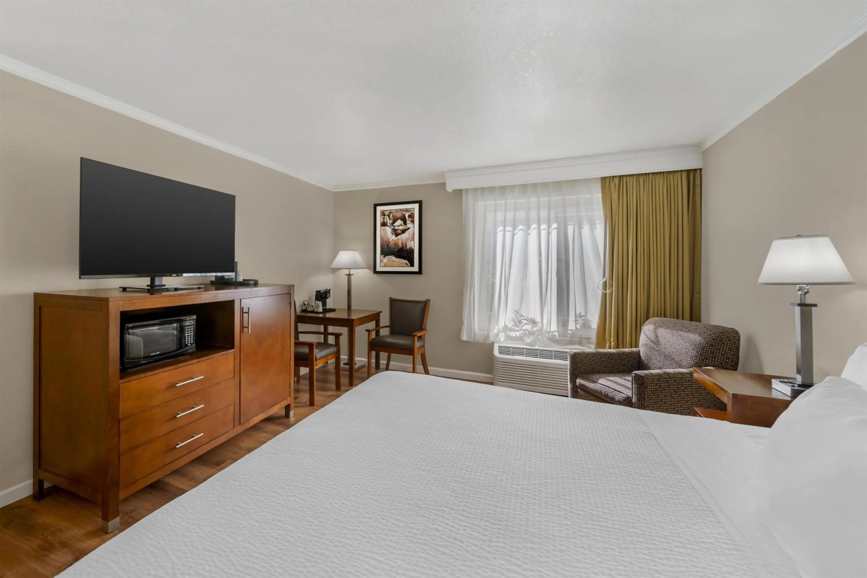 Bedroom, Bed in Best Western Plus Northwoods Inn