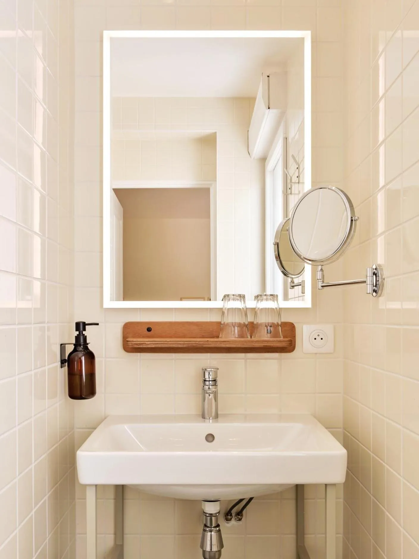 Bathroom in ALFRED HOTELS Beaune La Madeleine