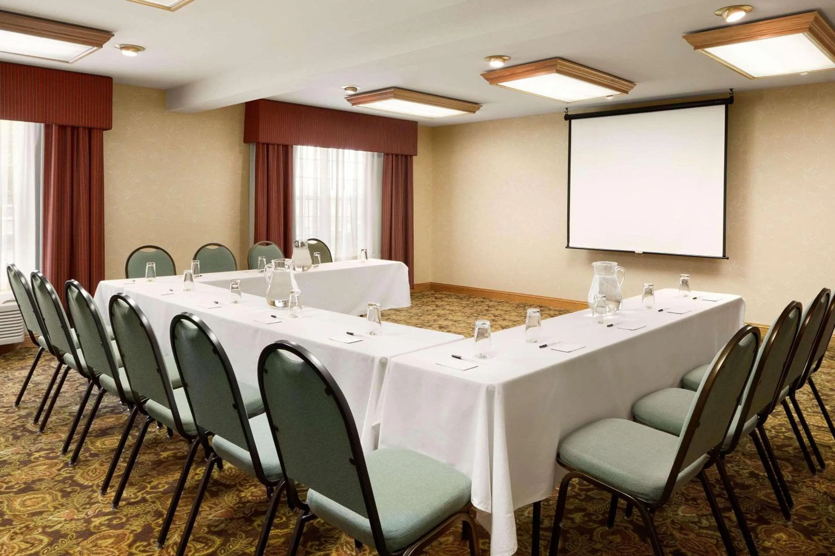 Meeting/conference room in Country Inn & Suites by Radisson Kenosha - Pleasant Prairie