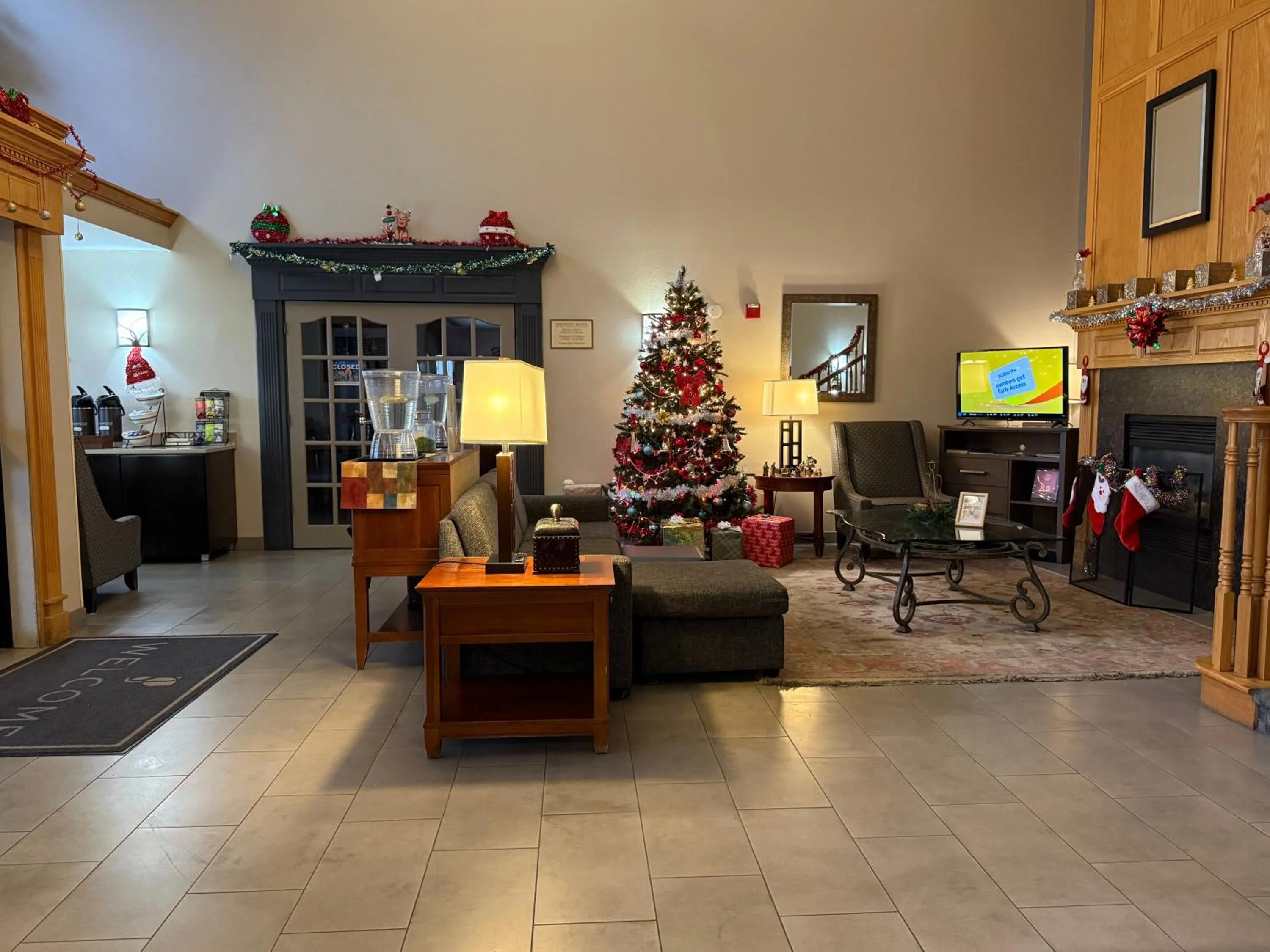 Lobby or reception in Country Inn & Suites by Radisson Kenosha - Pleasant Prairie