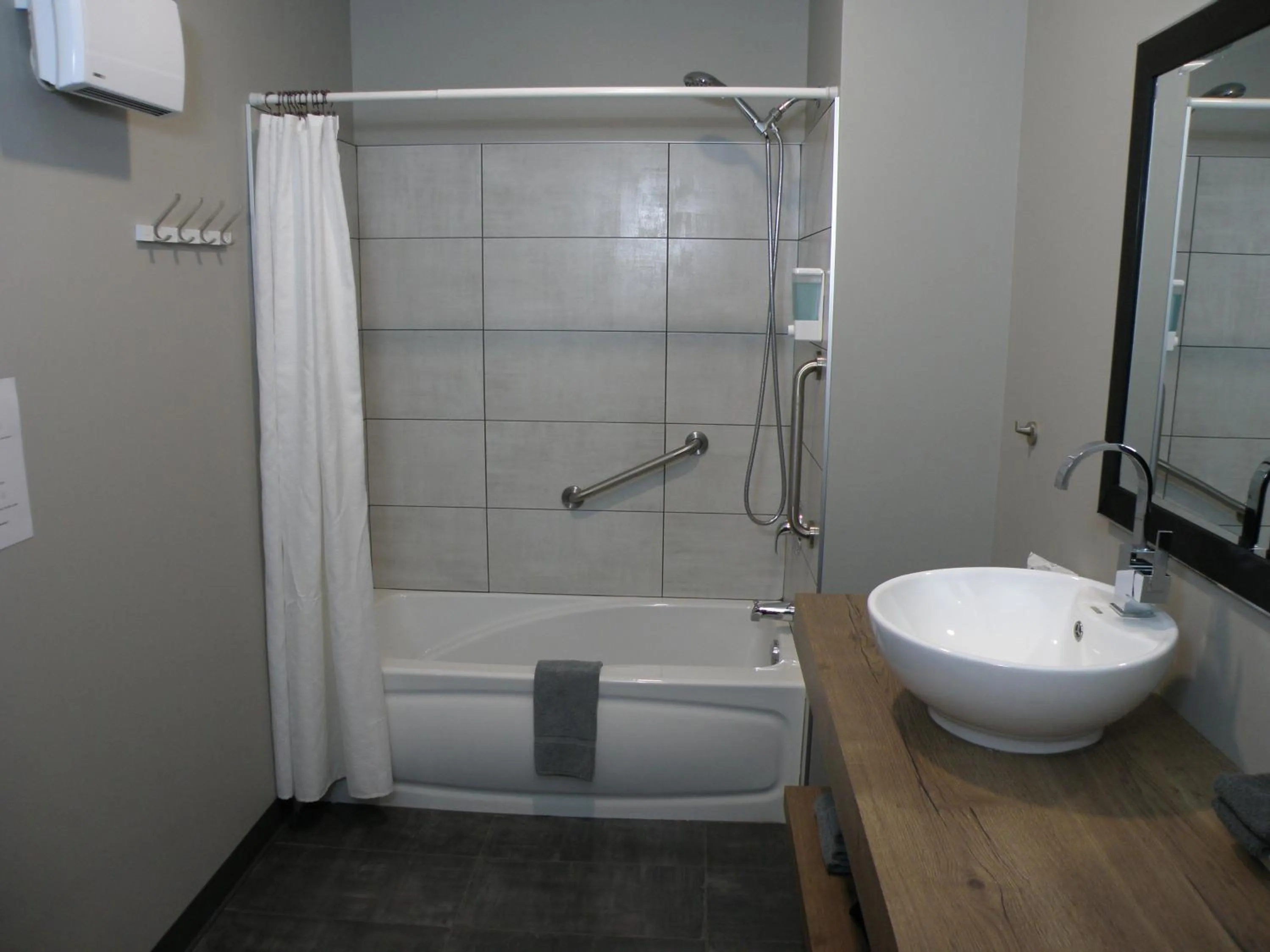 Shower in Motel Hotelia