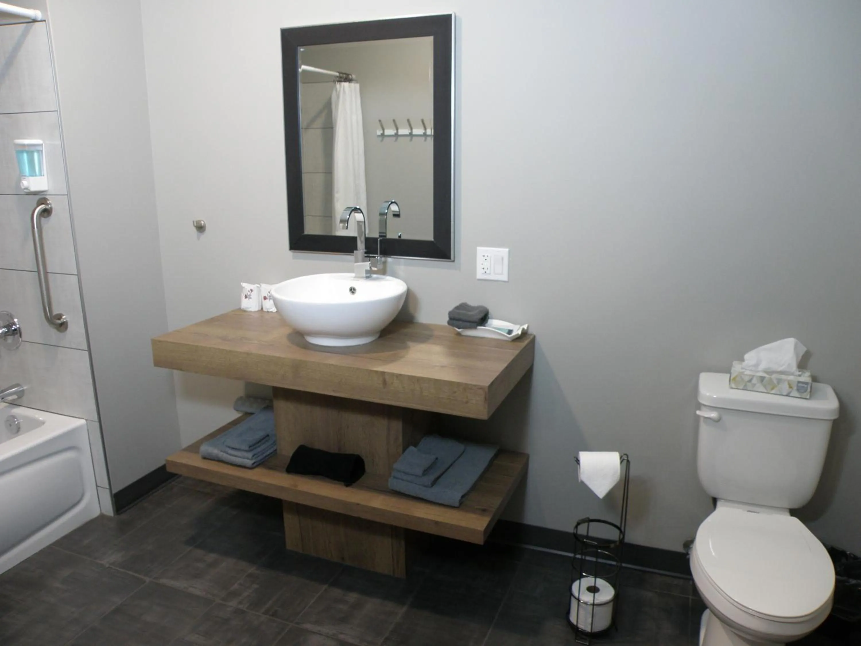 Shower in Motel Hotelia