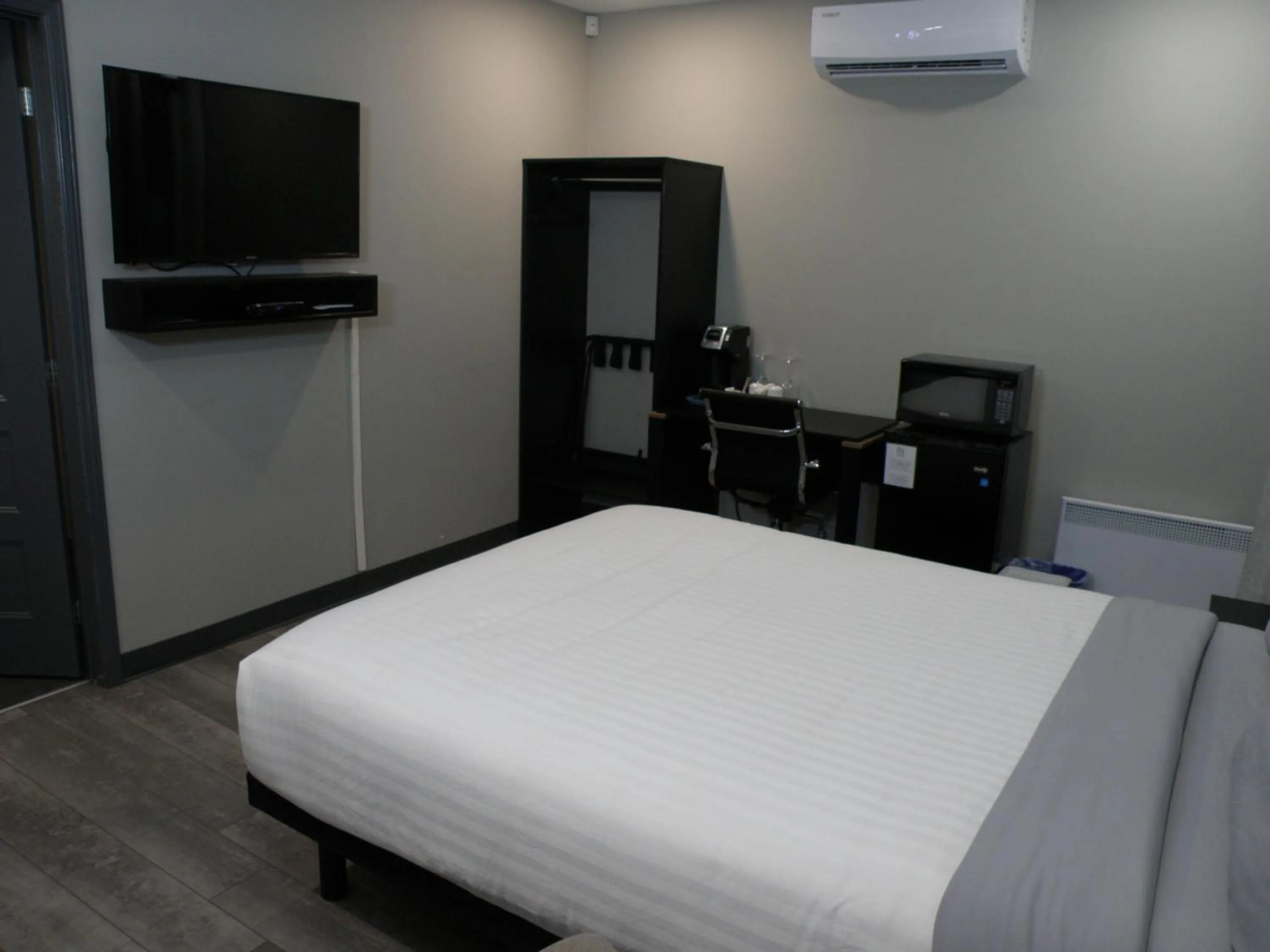 TV and multimedia, Bed in Motel Hotelia