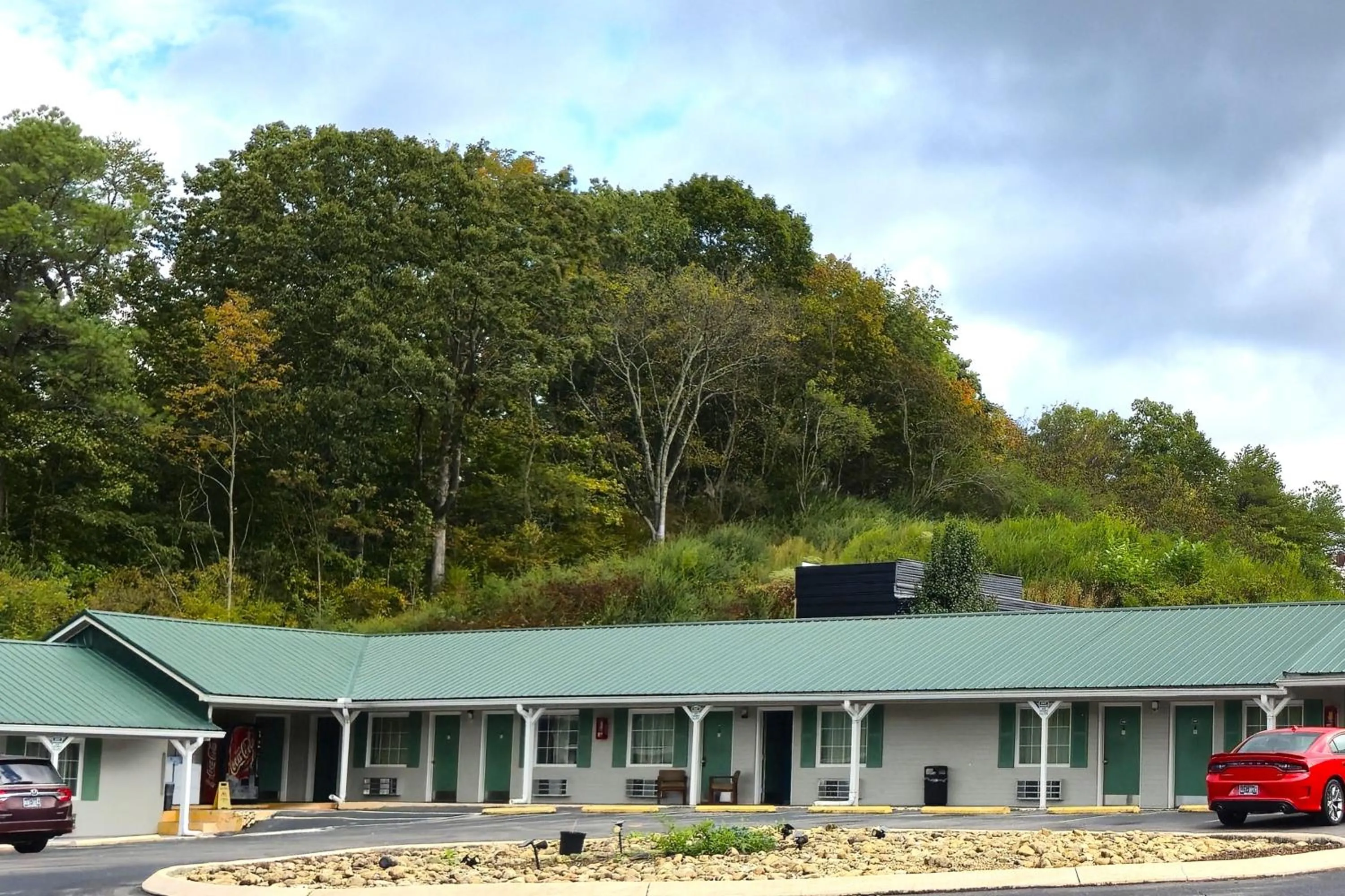 Property building in Holiday Motel by Belvilla Cleveland, TN