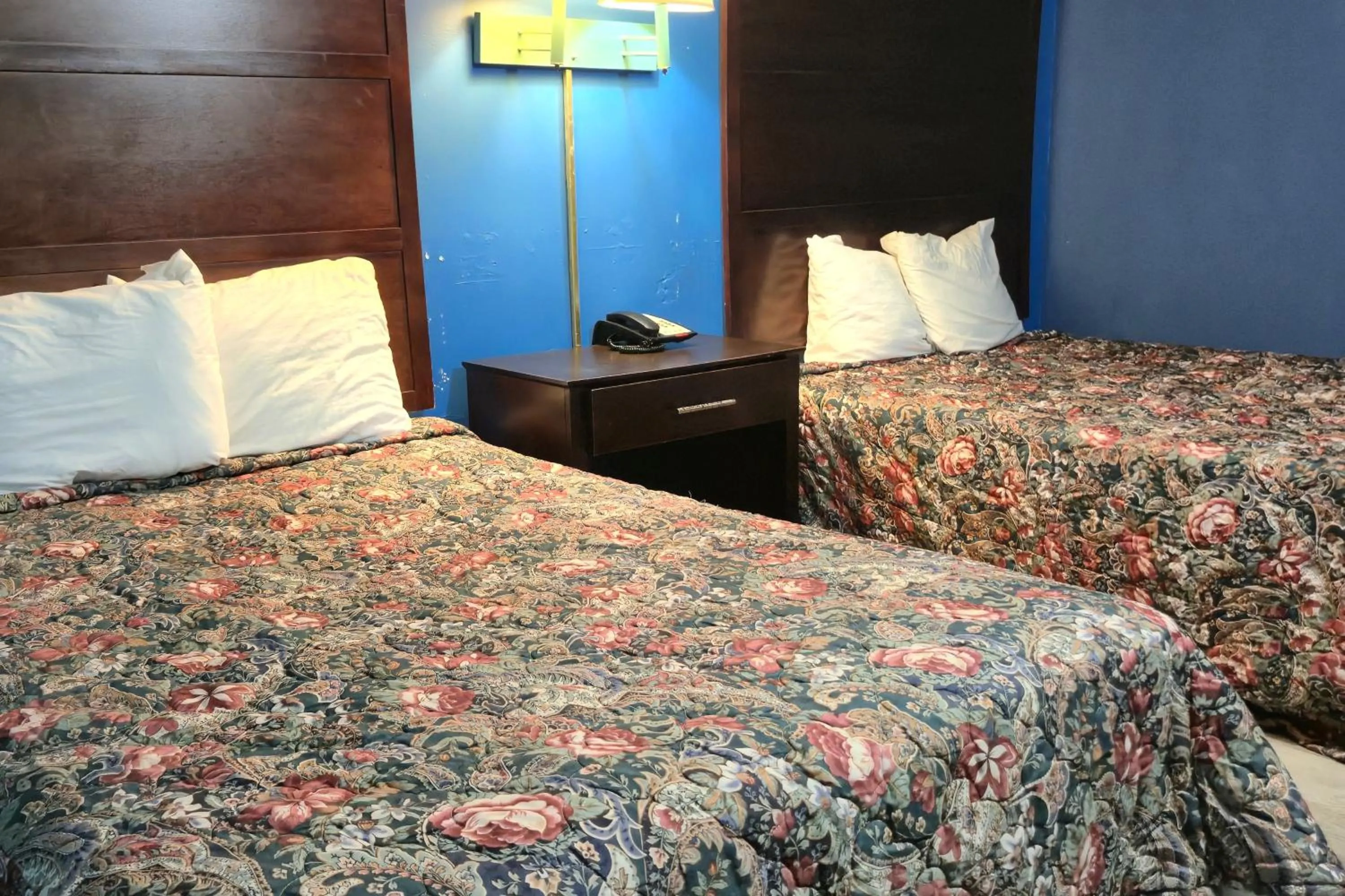 Bedroom, Bed in Holiday Motel by Belvilla Cleveland, TN