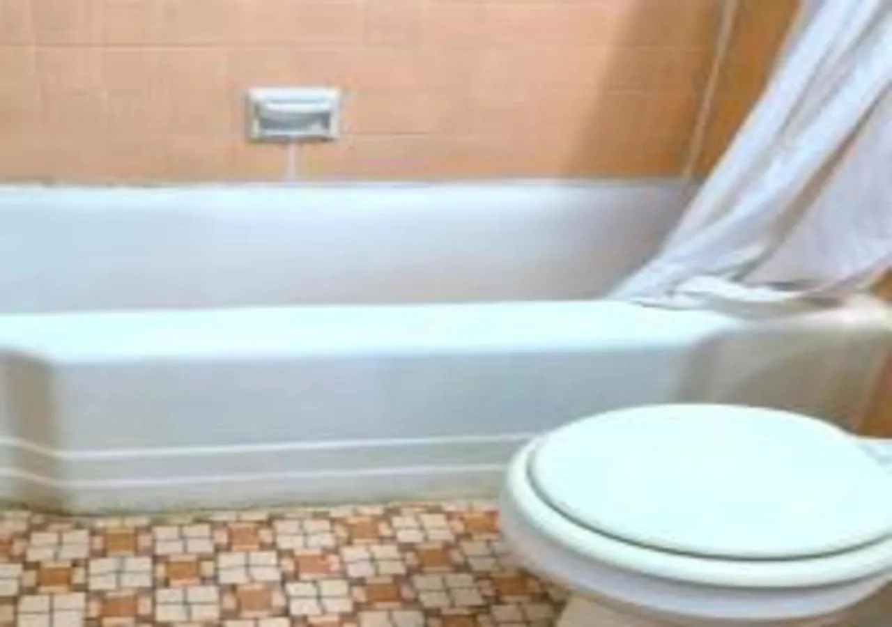 Bathroom in Holiday Motel by Belvilla Cleveland, TN