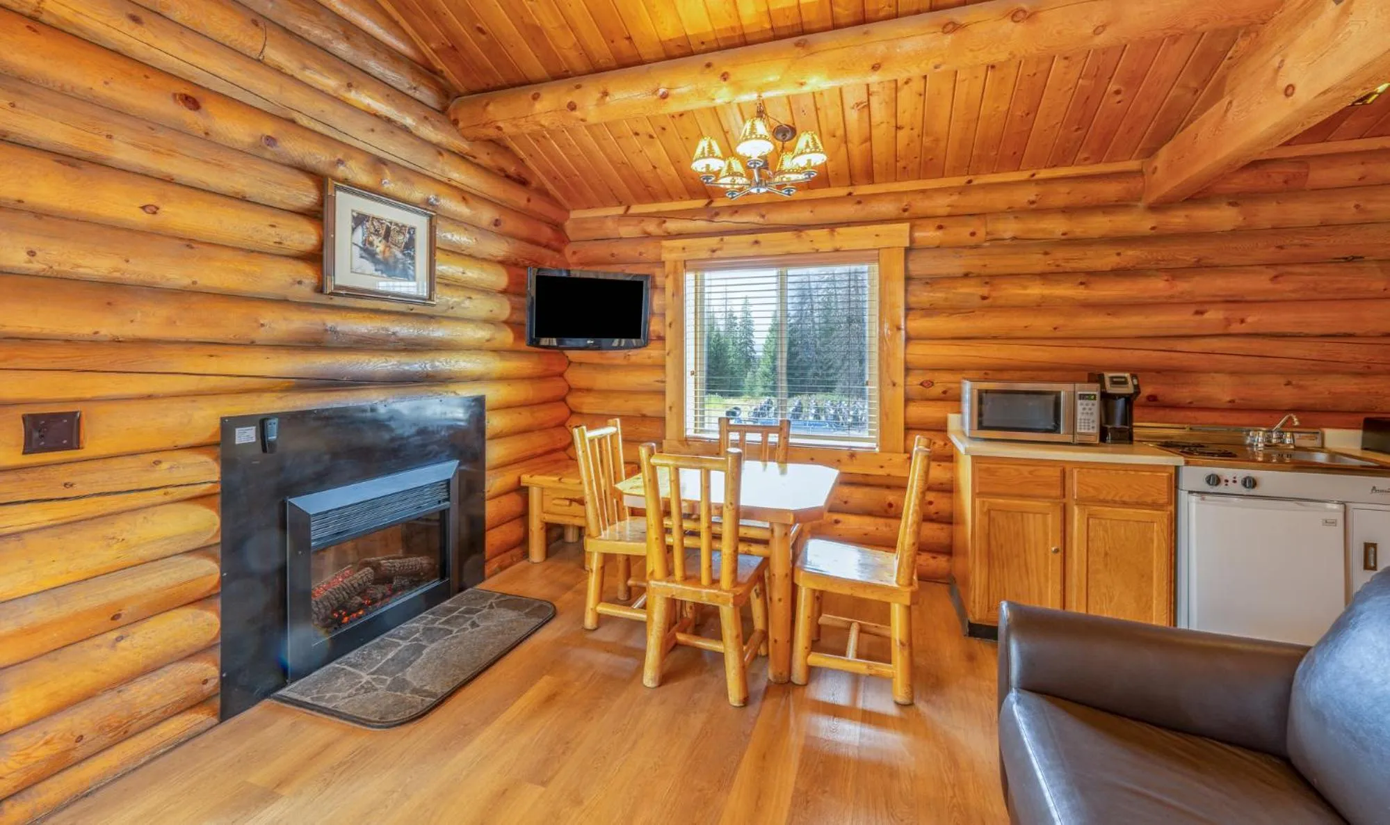 Kitchen or kitchenette in Togwotee Mountain Lodge