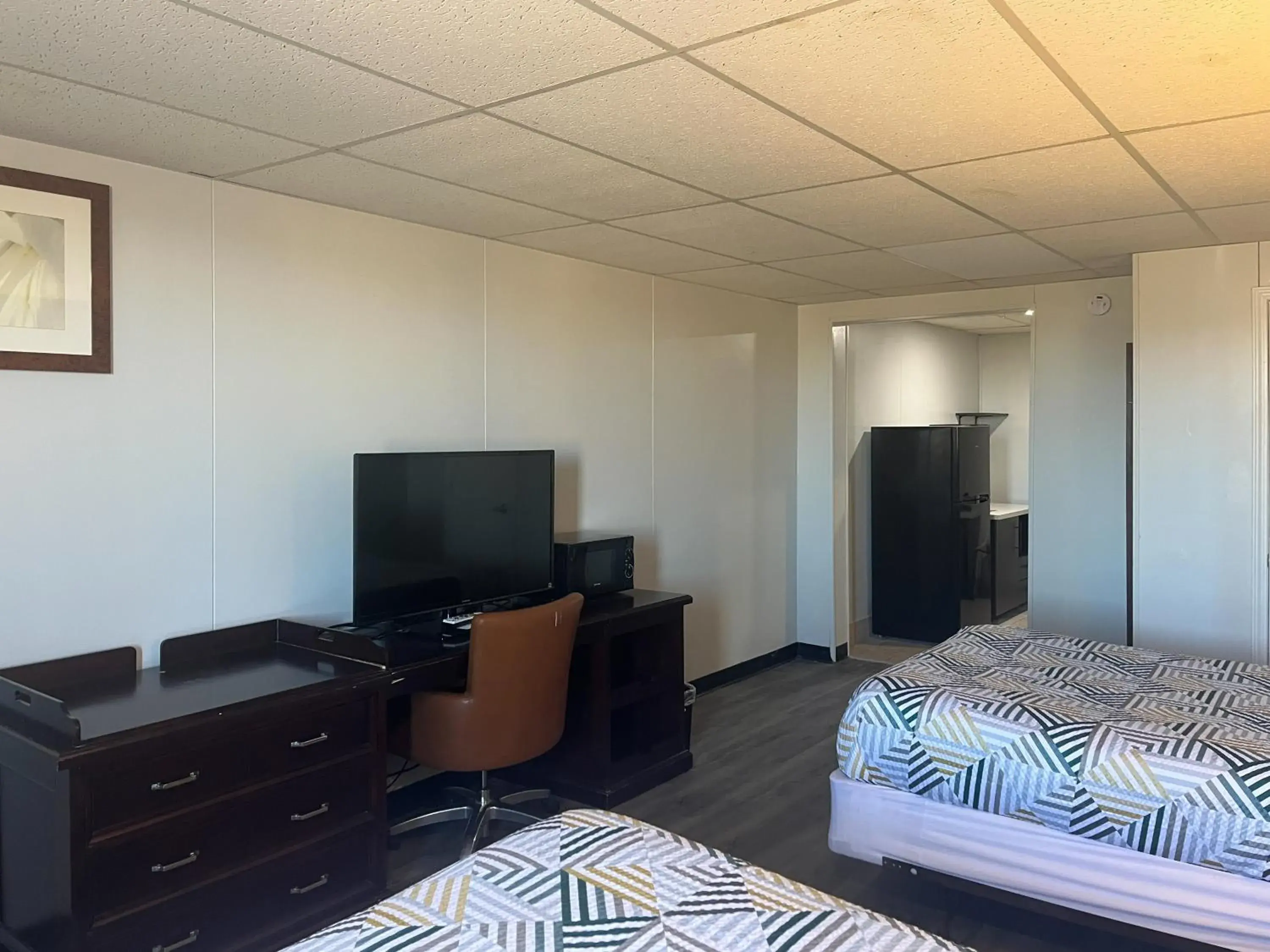 Queen Room with Two Queen Beds - Disability Access - Roll In Shower in Studio 6 Borger, TX Boom Town Queen Room with Two Queen Beds - Disability Access - Roll In Shower in Studio 6 Borger, TX Boom Town