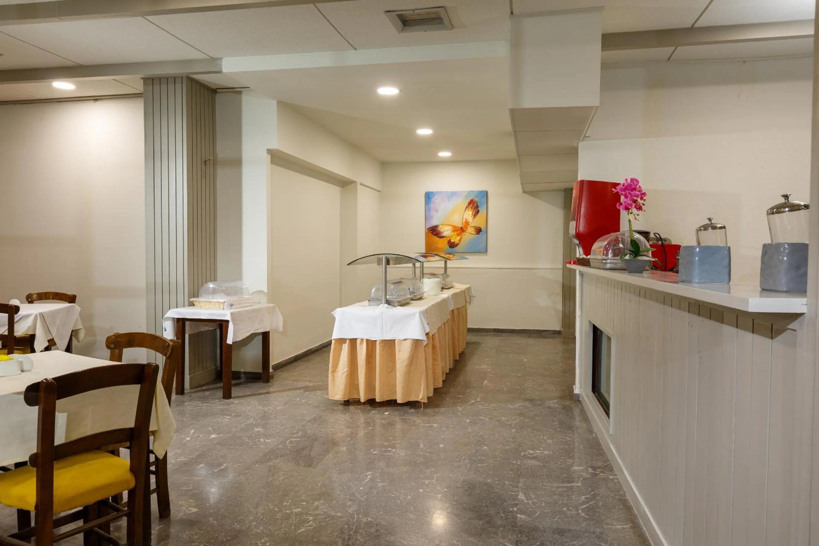 Restaurant/places to eat in Asterion Hotel