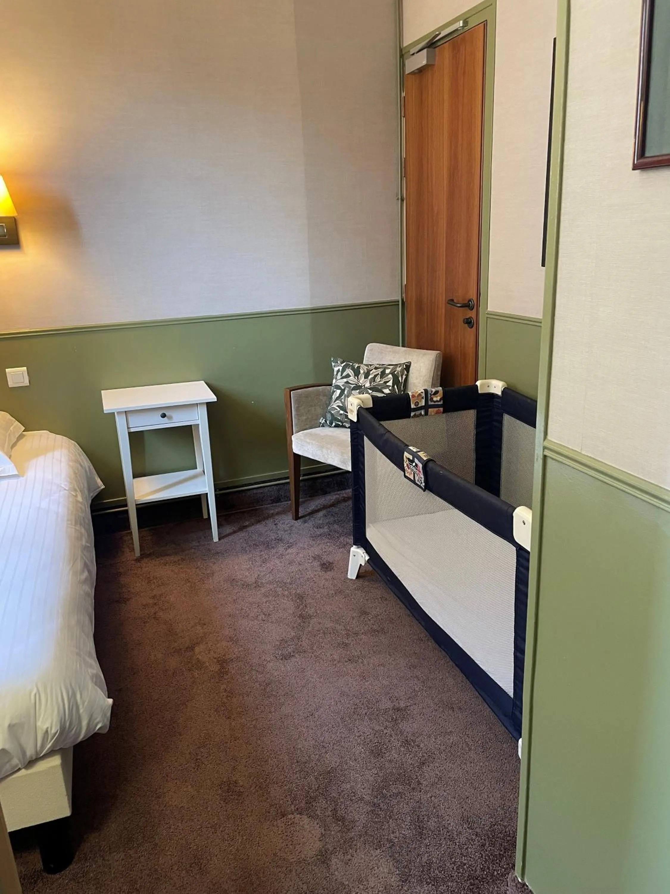 cot, Bed in Hotel Ajoncs d'Or