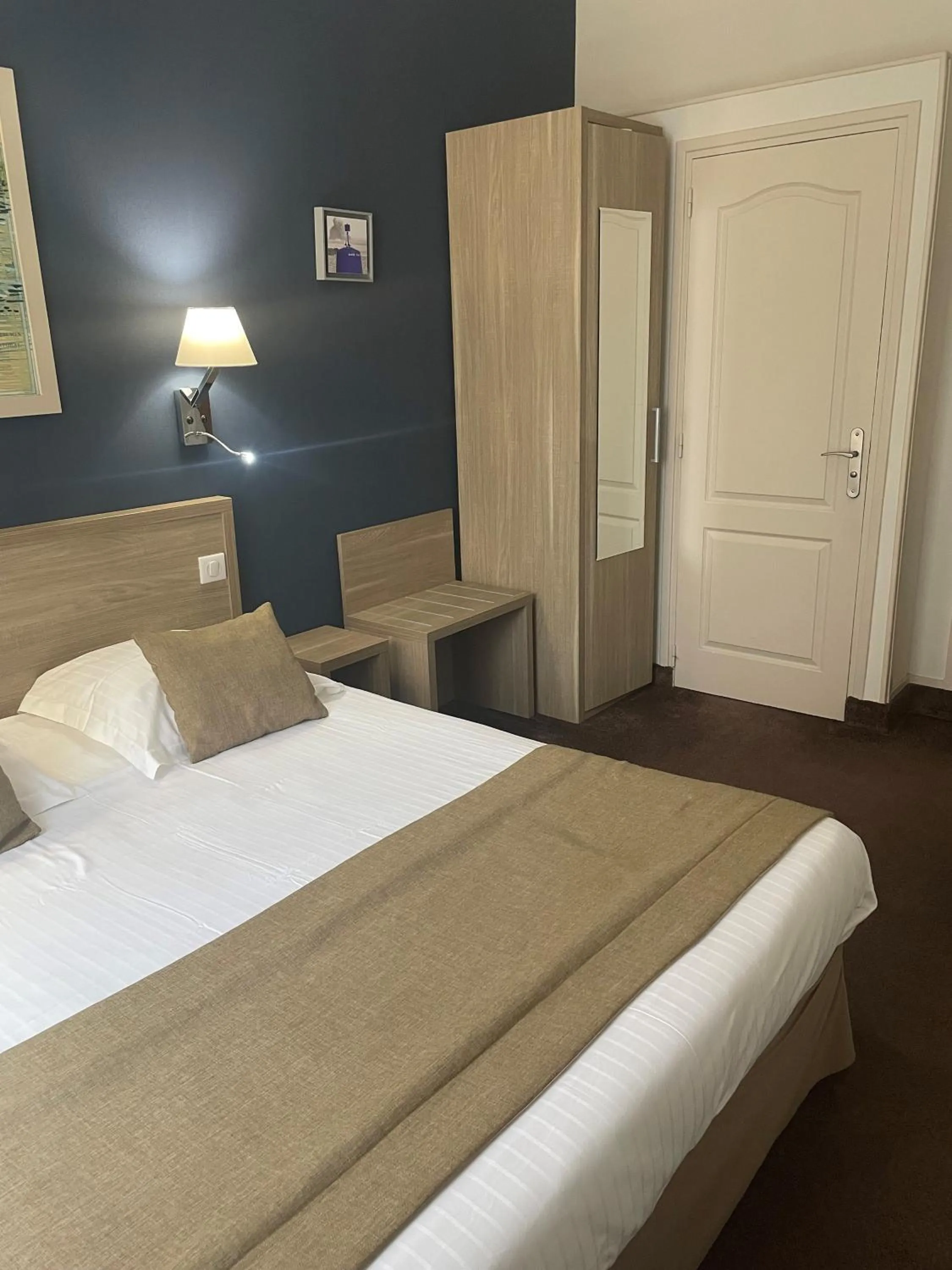 Bedroom, Bed in Hotel Ajoncs d'Or