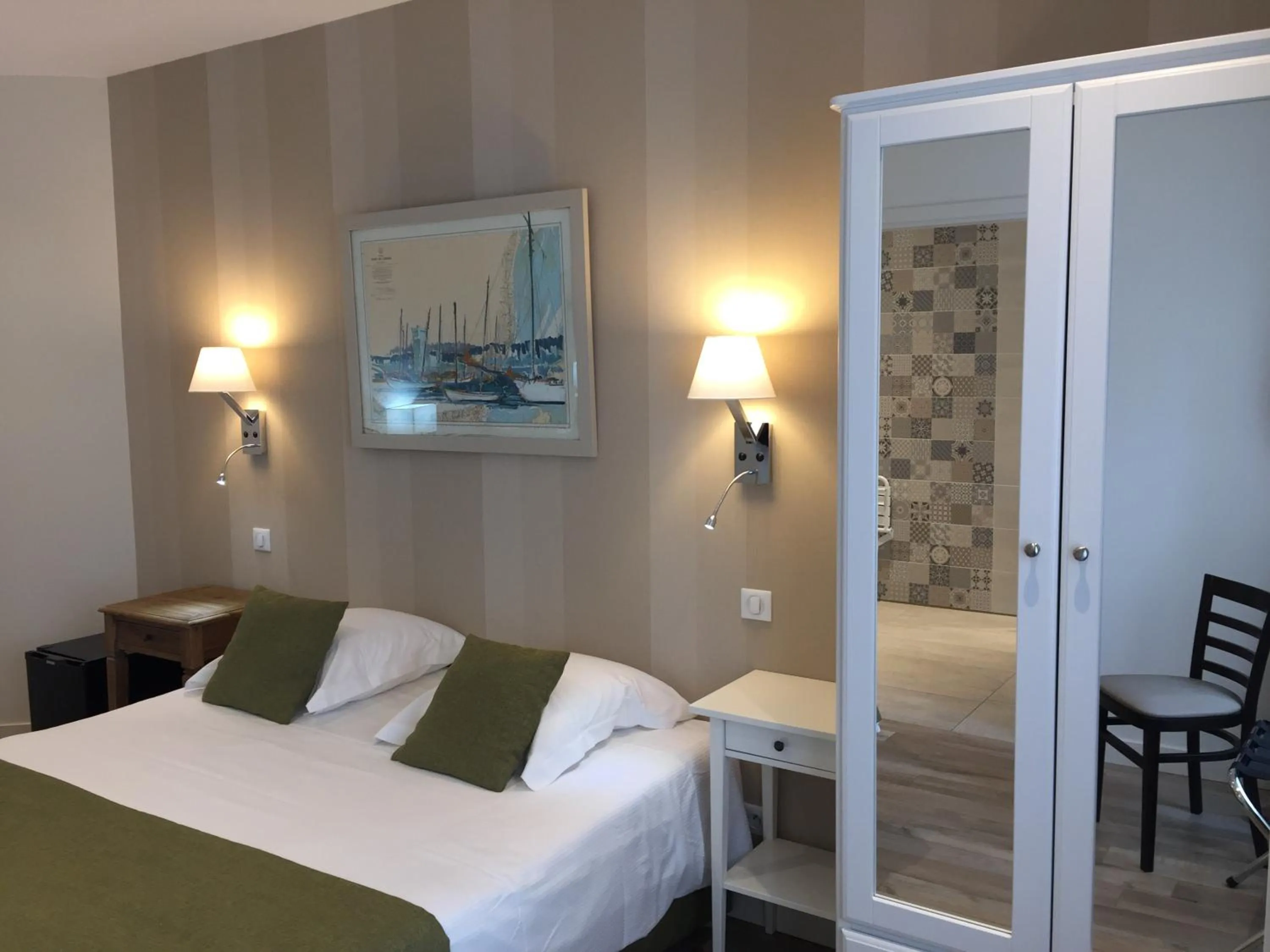 Bed in Hotel Ajoncs d'Or