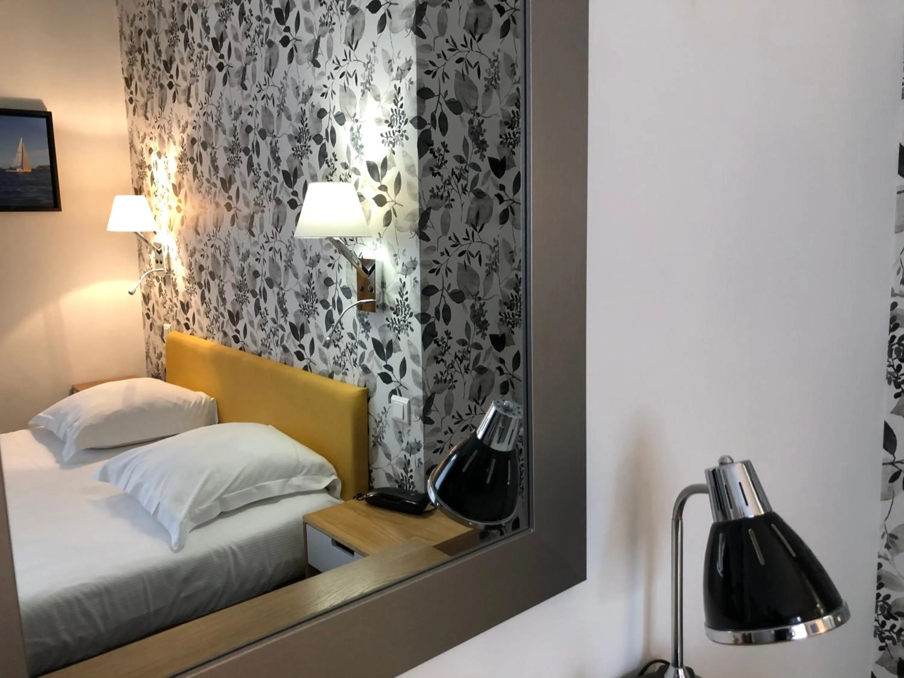 Bed in Hotel Ajoncs d'Or