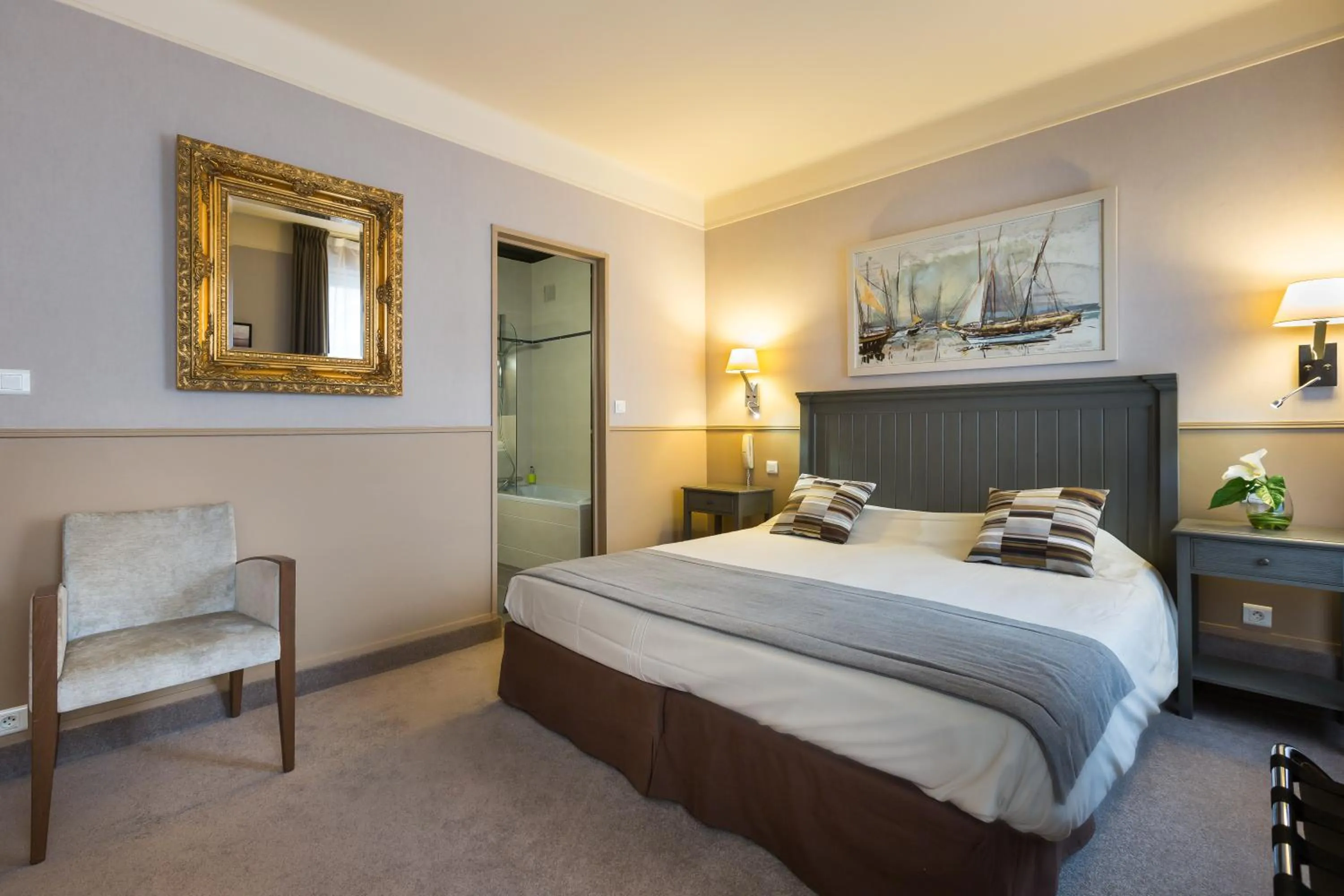 Photo of the whole room, Bed in Hotel Ajoncs d'Or