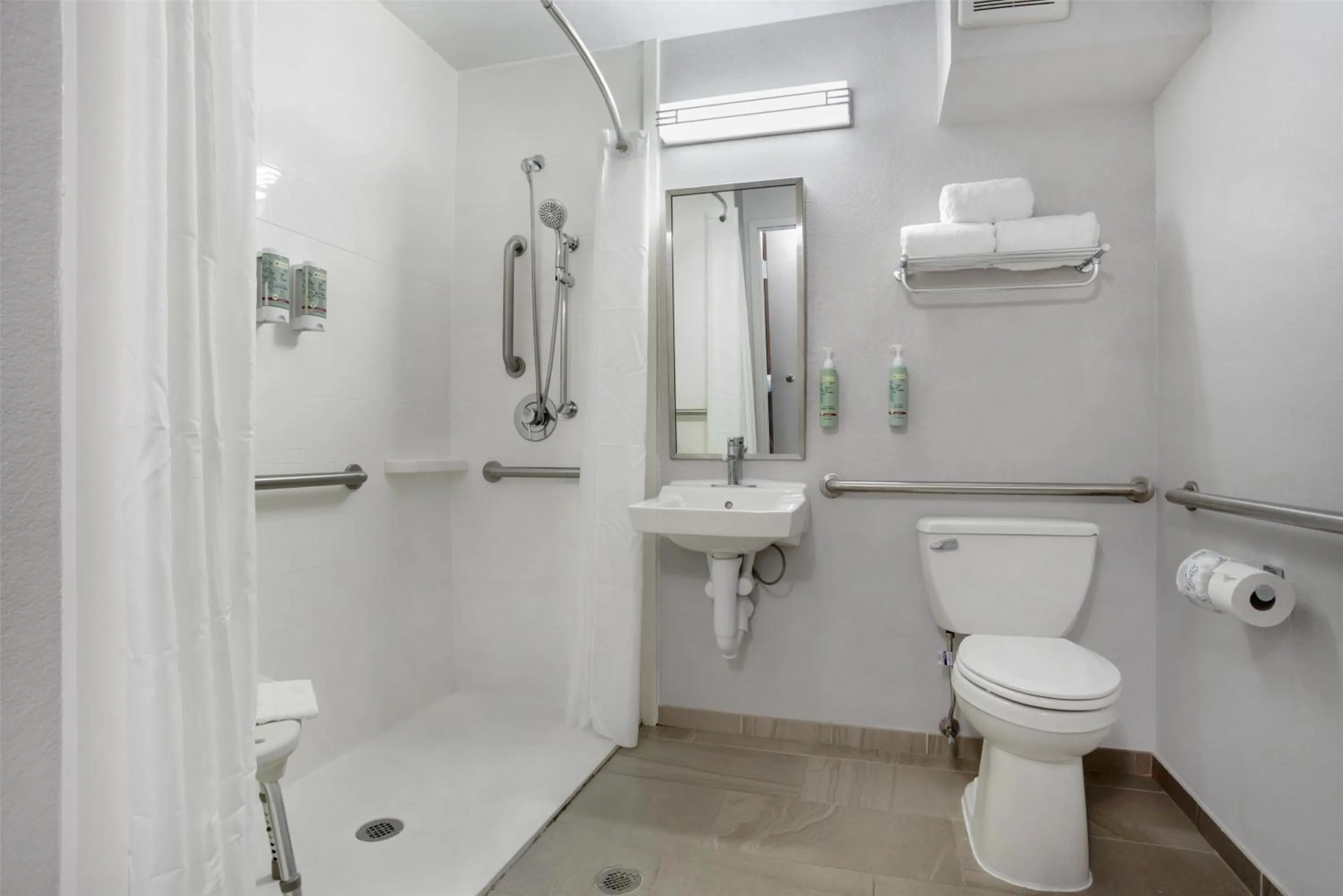 Bathroom in Best Western Brewton Inn