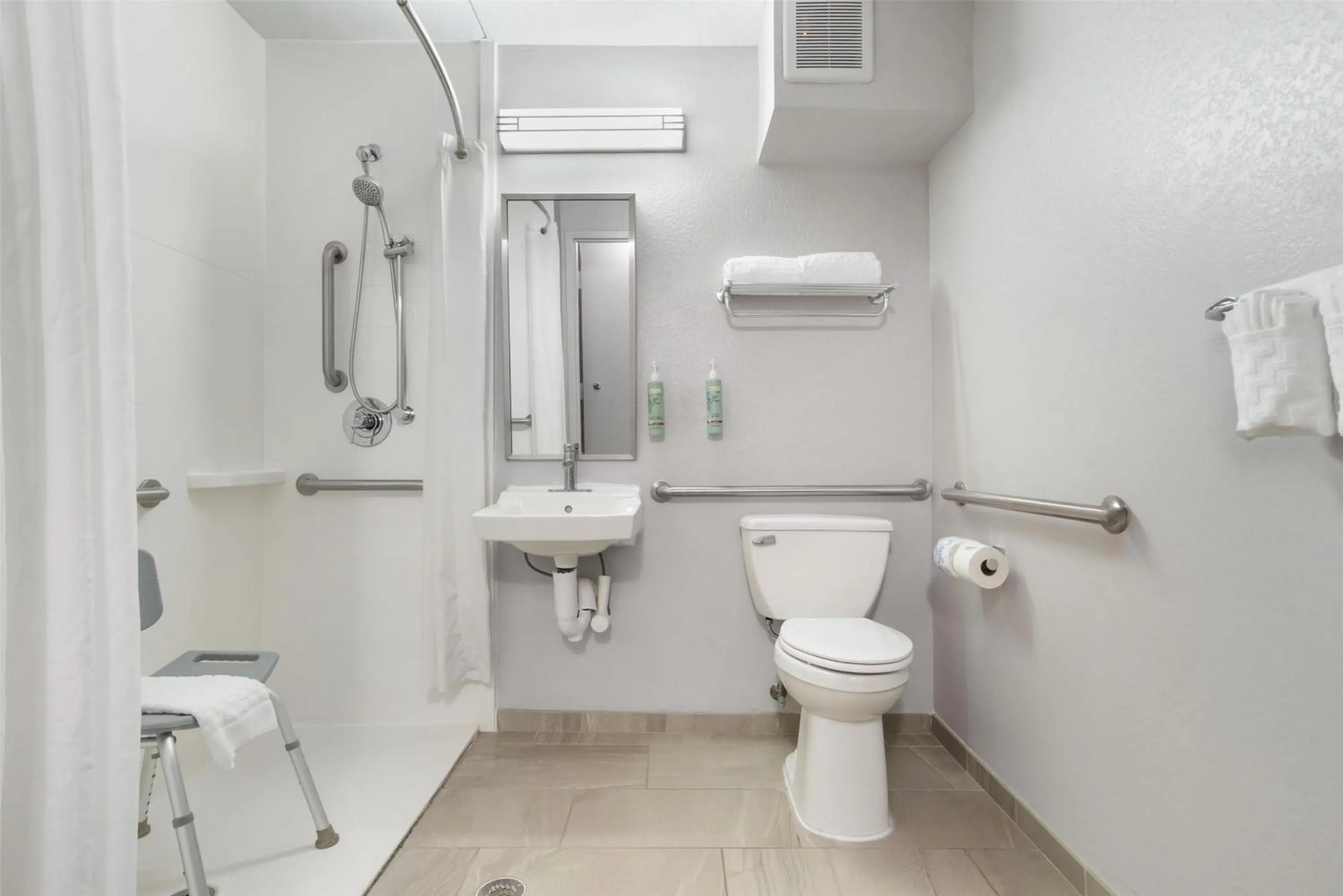 Bathroom in Best Western Brewton Inn