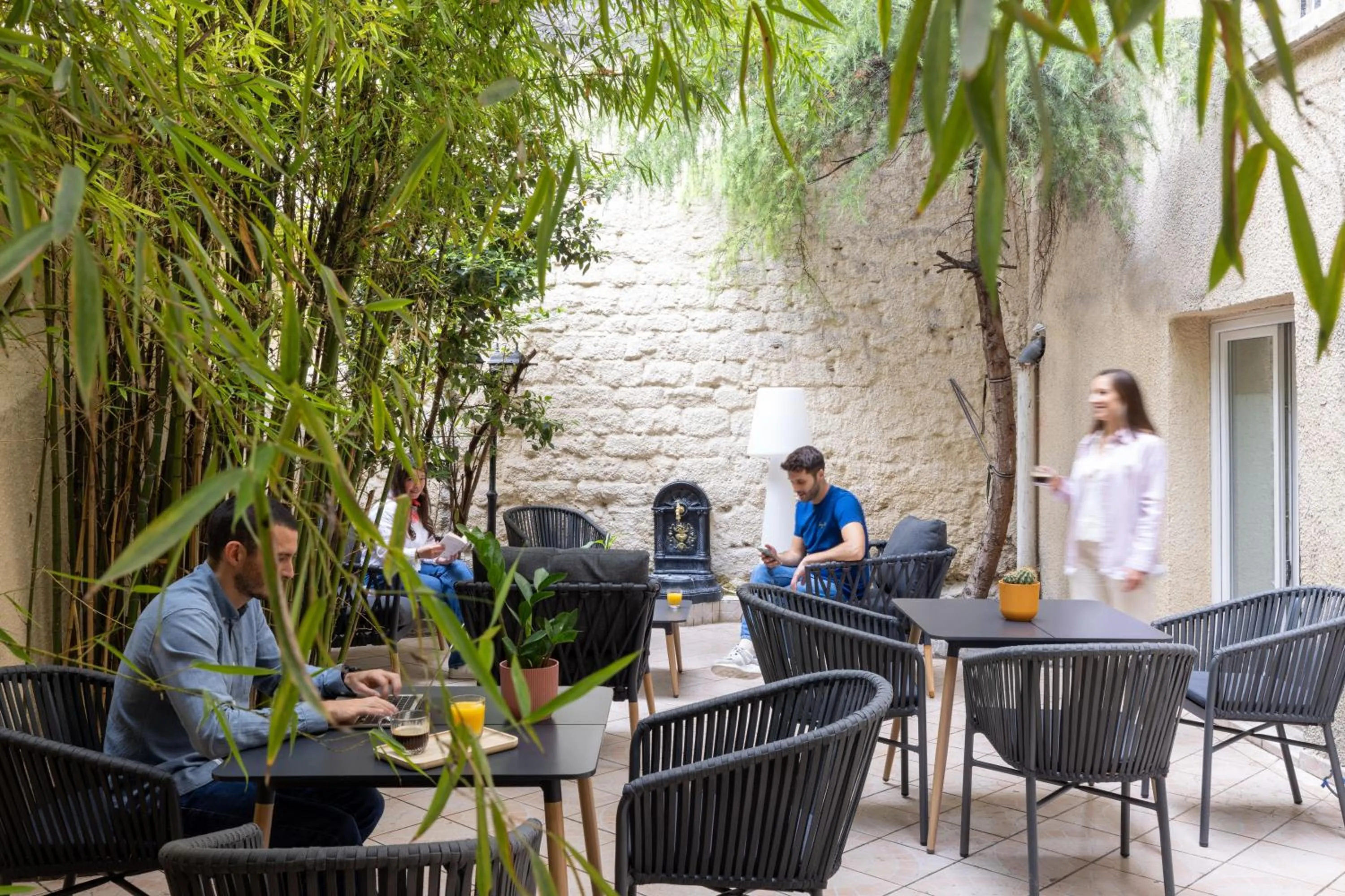 Patio in Korner Montmartre