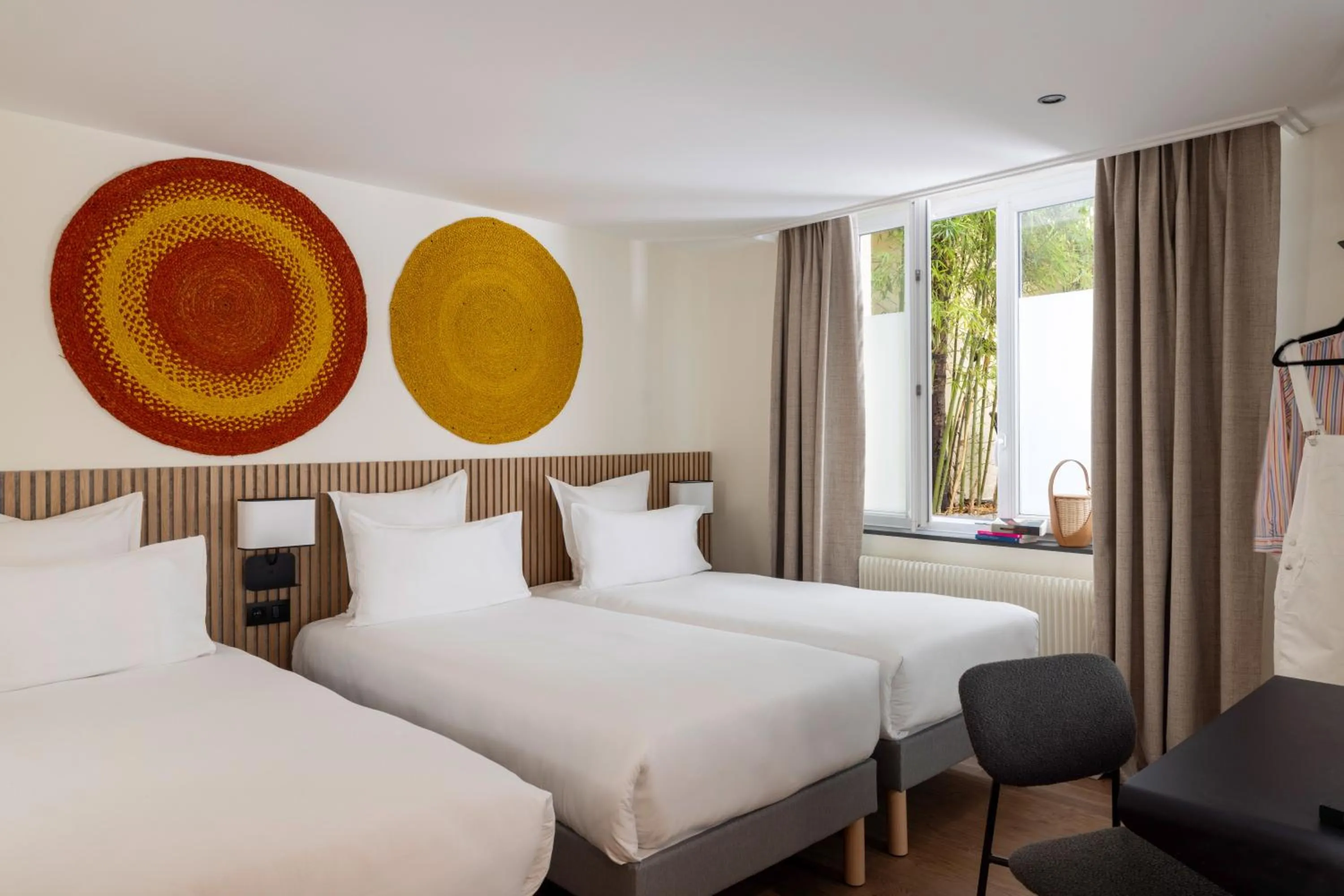 Photo of the whole room, Bed in Korner Montmartre